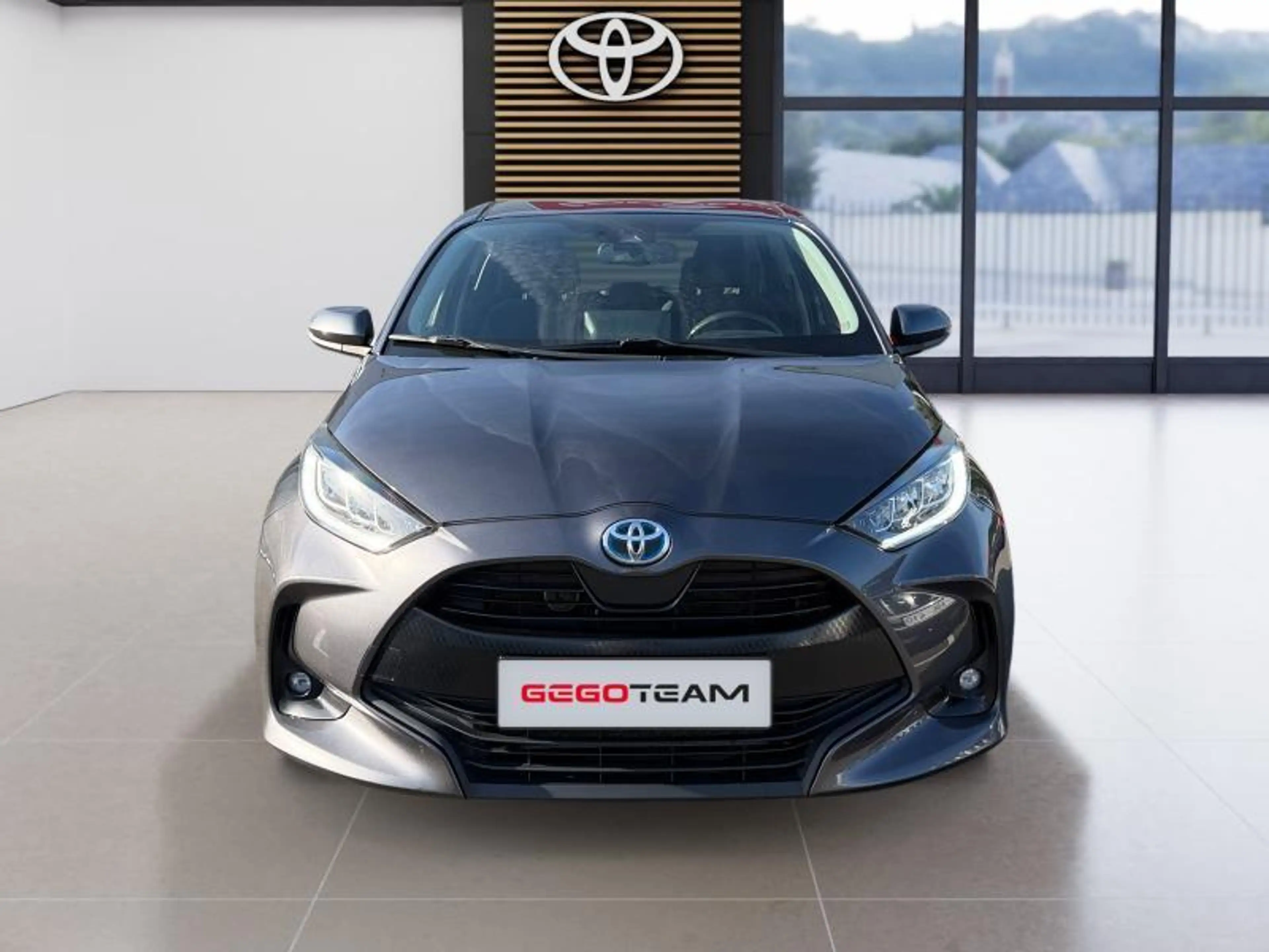 Toyota Yaris Iconic — photo 9