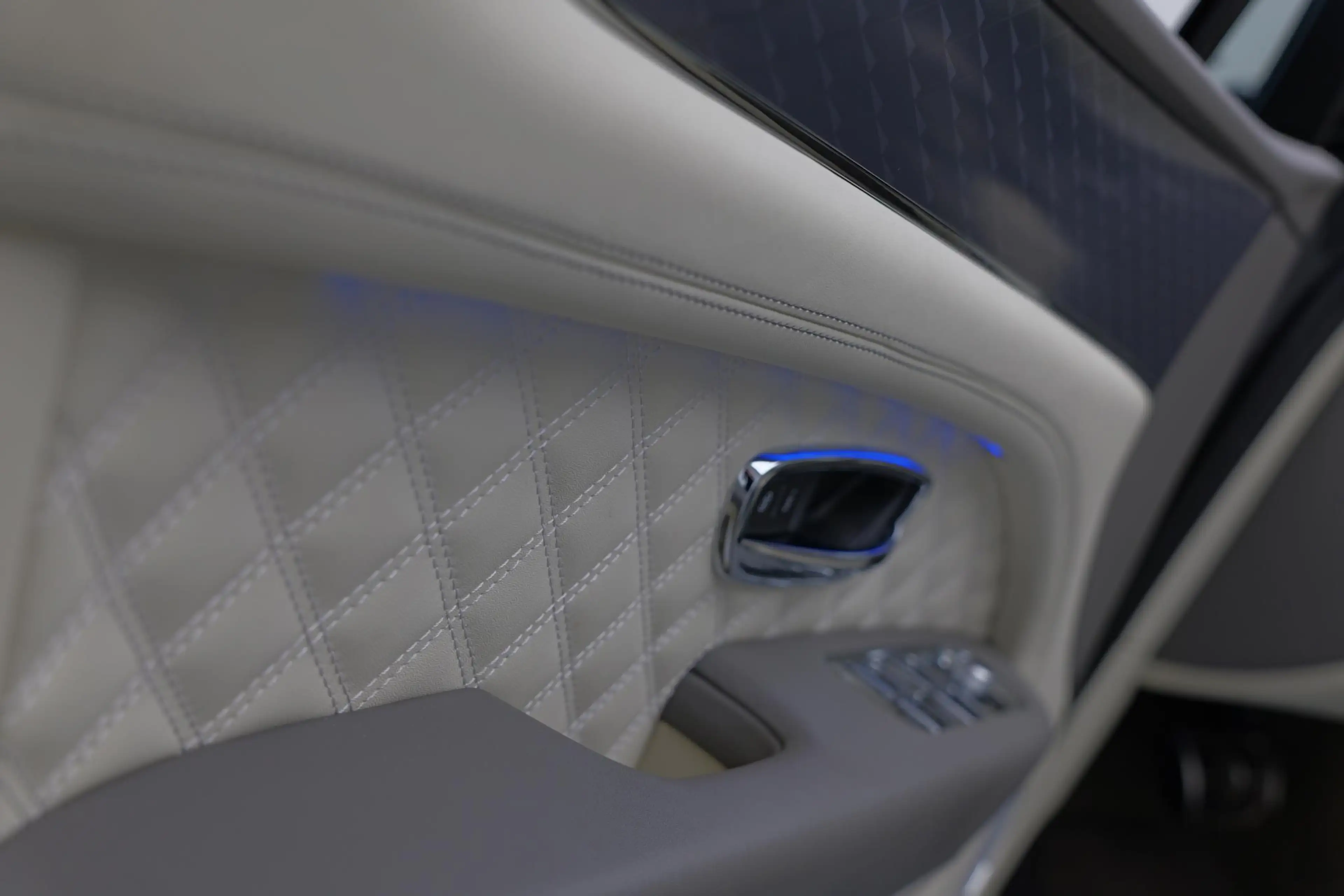 Bentley Bentayga 3.0 V6 Hybrid |Naim|Panorama|Carbon|BTW| — photo 33