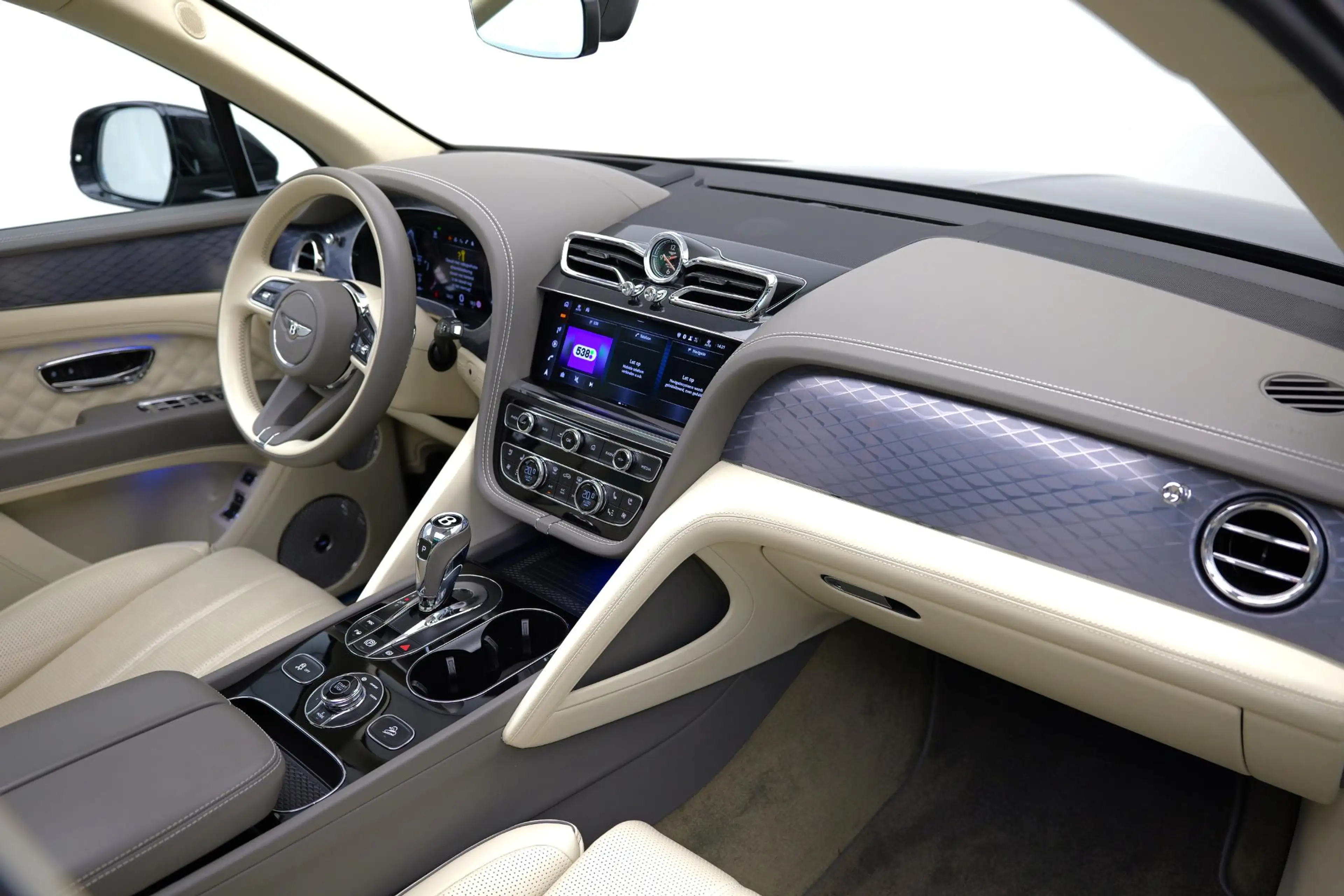 Bentley Bentayga 3.0 V6 Hybrid |Naim|Panorama|Carbon|BTW| — photo 2