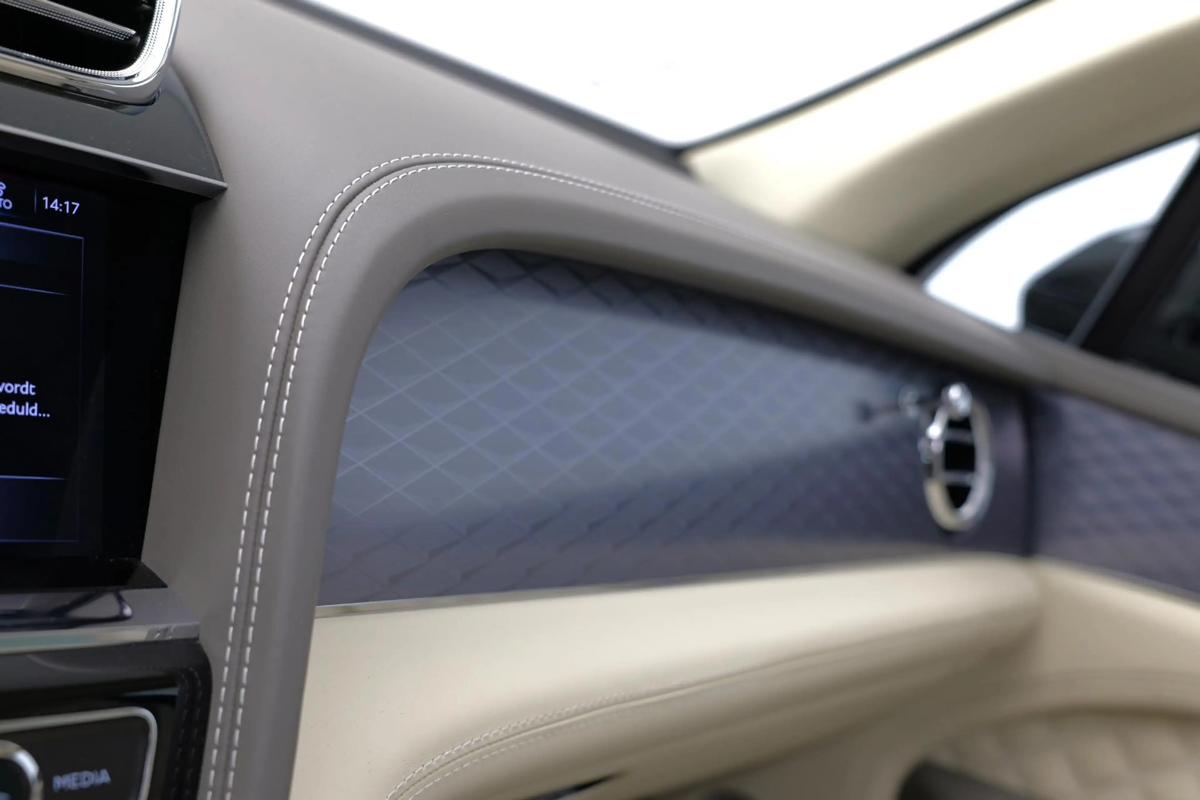 Bentley Bentayga 3.0 V6 Hybrid |Naim|Panorama|Carbon|BTW| — photo 28