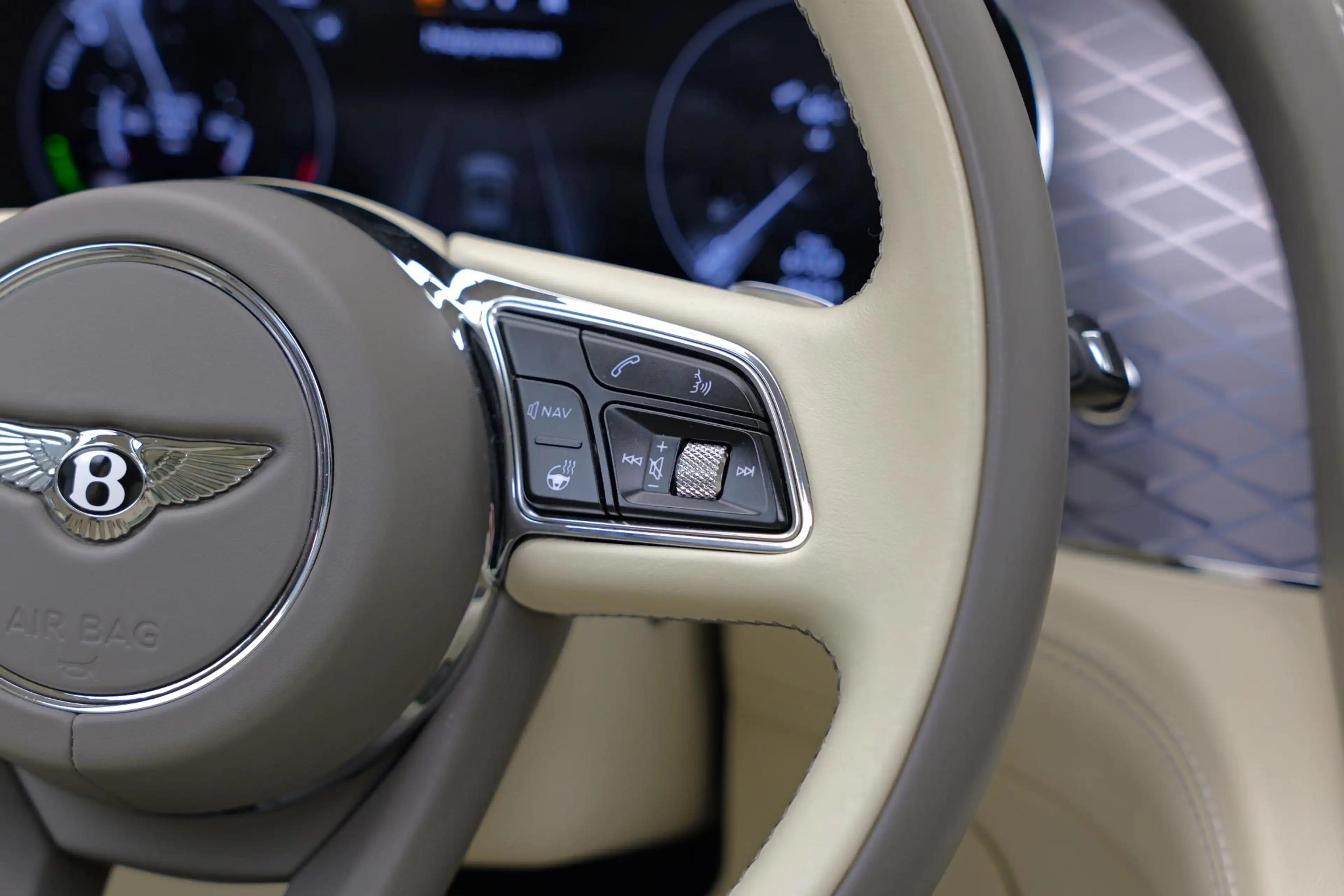 Bentley Bentayga 3.0 V6 Hybrid |Naim|Panorama|Carbon|BTW| — photo 15