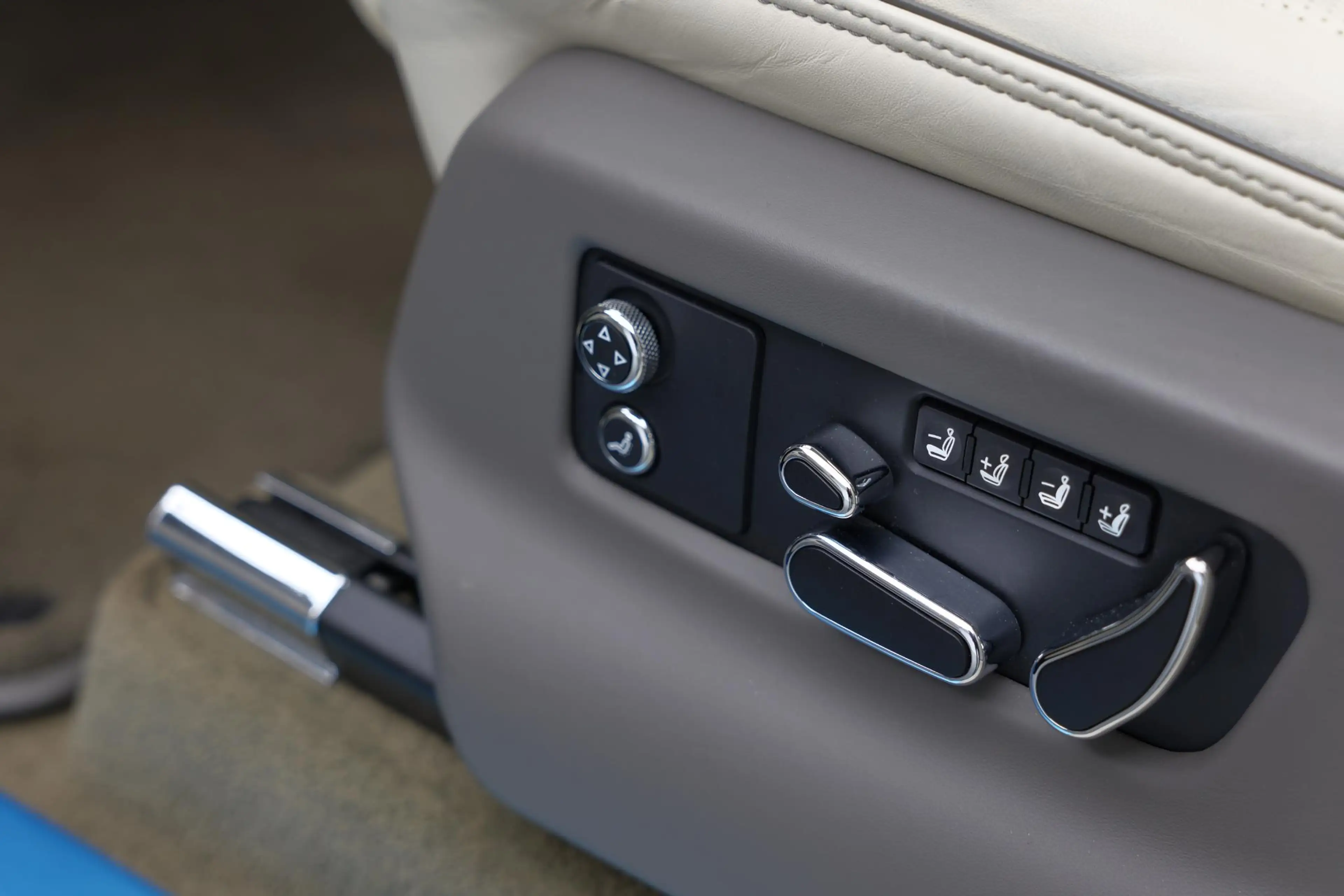 Bentley Bentayga 3.0 V6 Hybrid |Naim|Panorama|Carbon|BTW| — photo 32