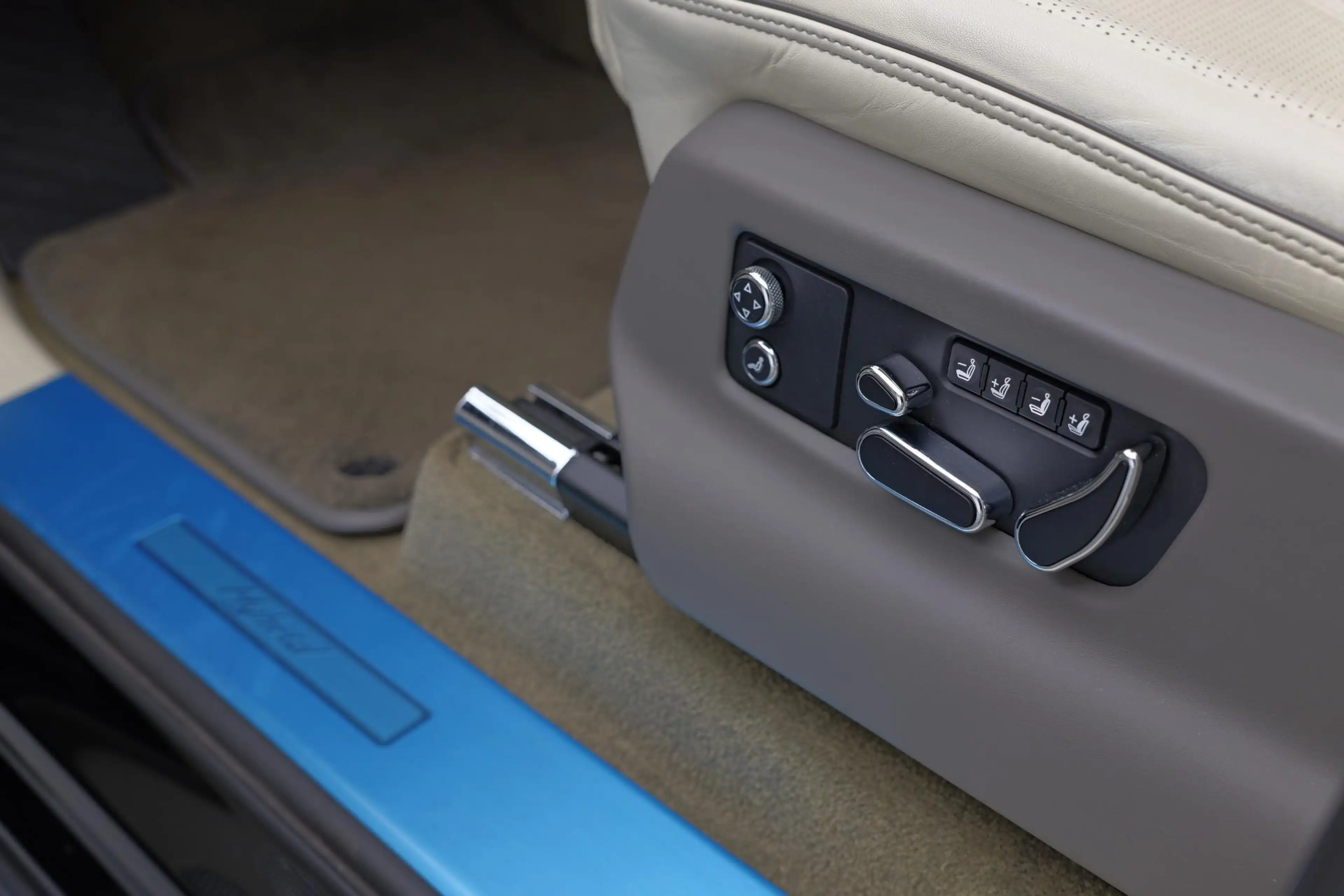 Bentley Bentayga 3.0 V6 Hybrid |Naim|Panorama|Carbon|BTW| — photo 31