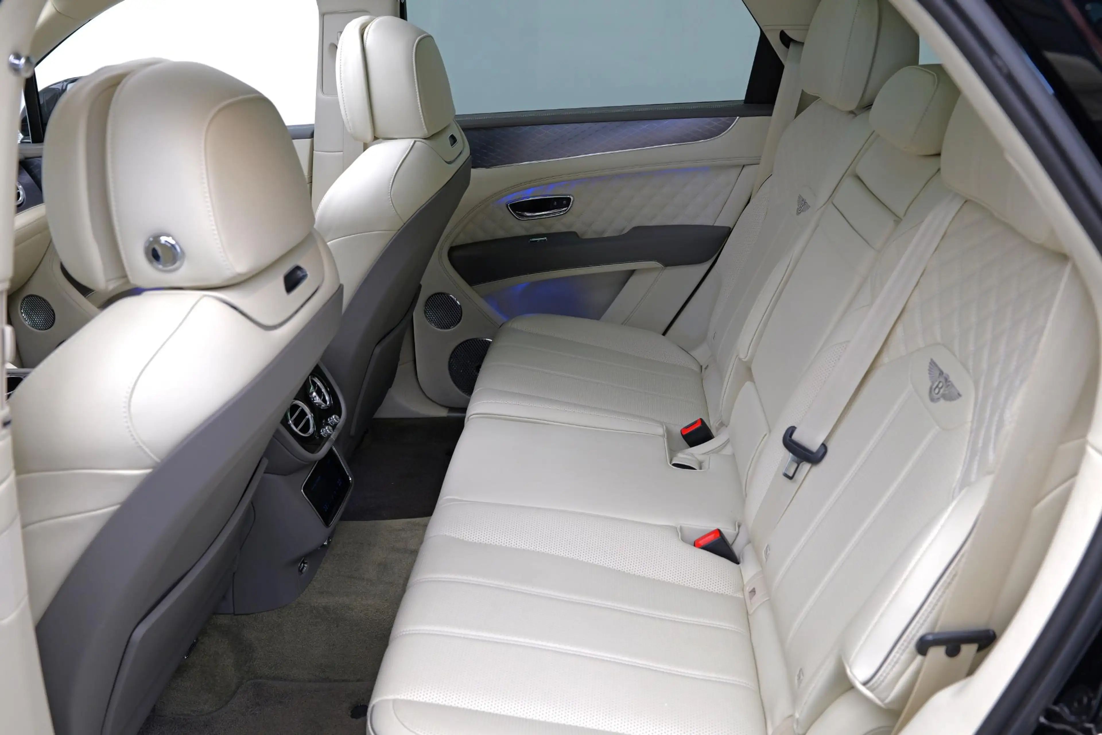 Bentley Bentayga 3.0 V6 Hybrid |Naim|Panorama|Carbon|BTW| — photo 11