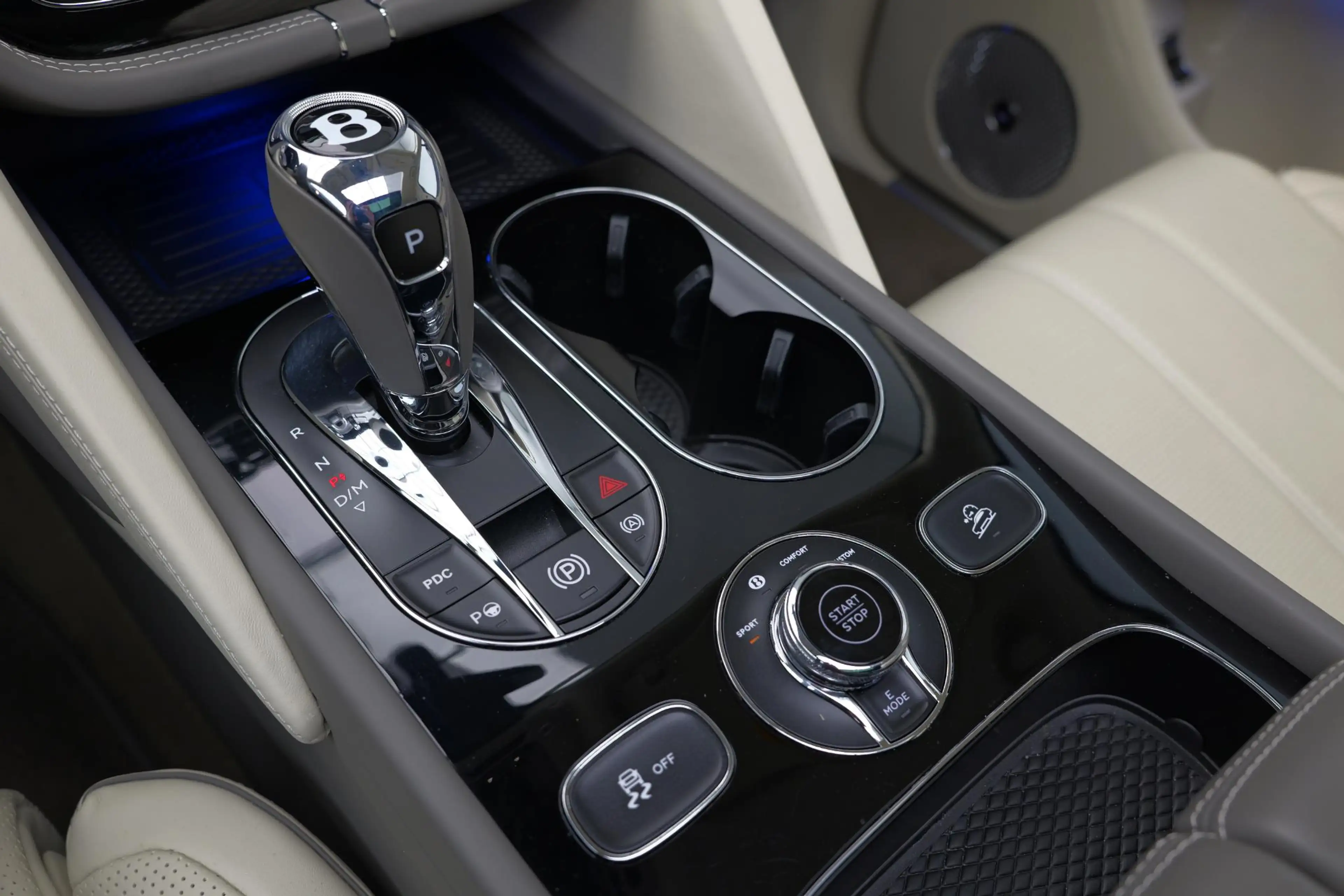 Bentley Bentayga 3.0 V6 Hybrid |Naim|Panorama|Carbon|BTW| — photo 26