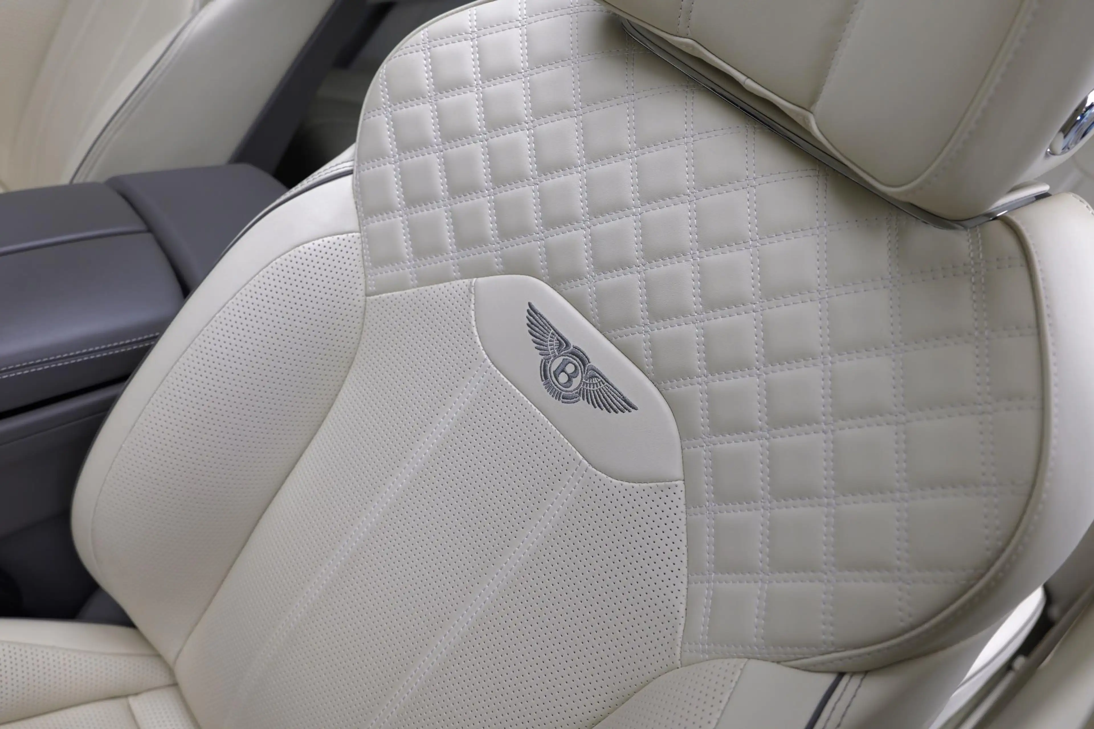 Bentley Bentayga 3.0 V6 Hybrid |Naim|Panorama|Carbon|BTW| — photo 9