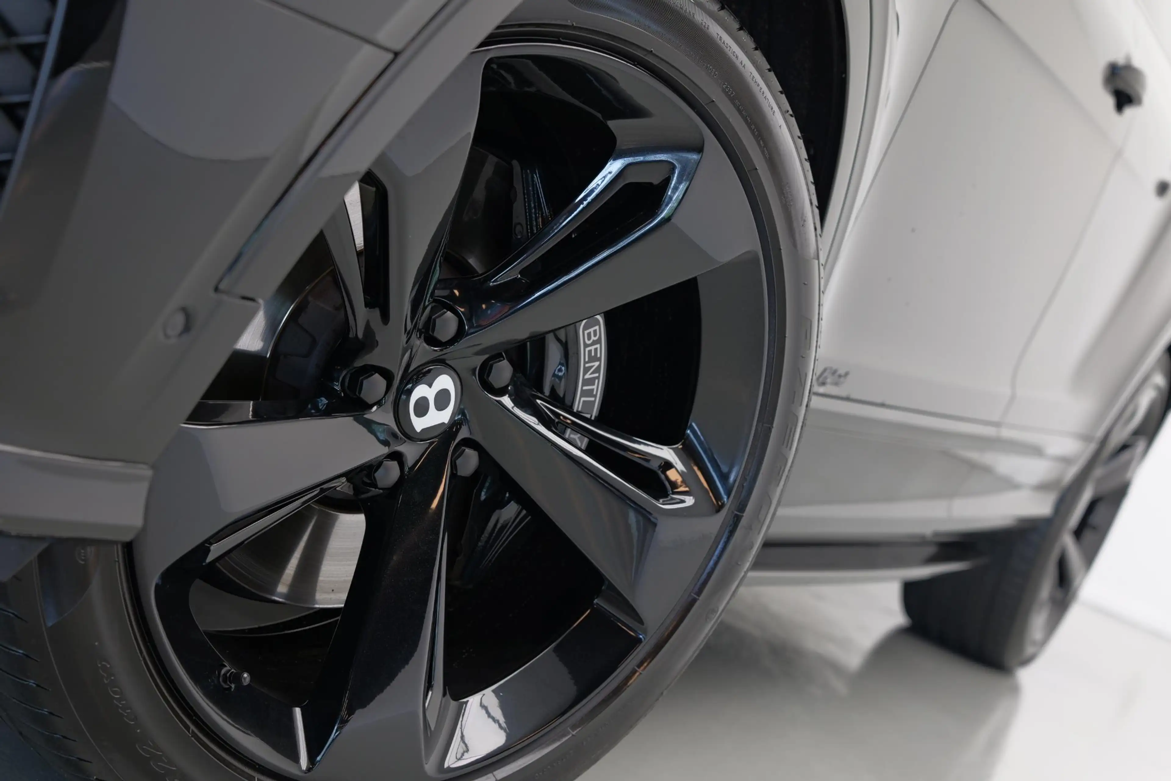Bentley Bentayga 3.0 V6 Hybrid |Naim|Panorama|Carbon|BTW| — photo 44