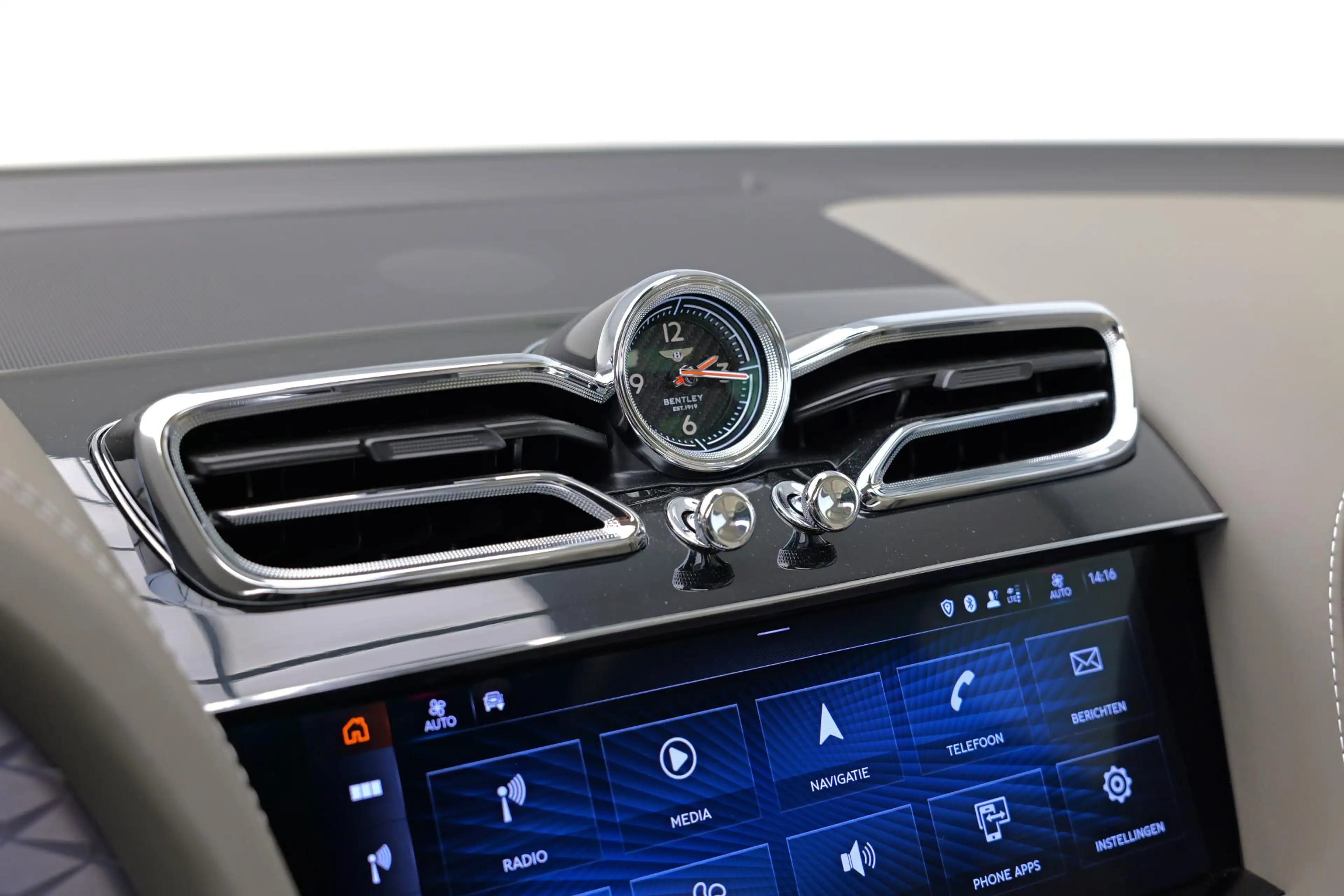 Bentley Bentayga 3.0 V6 Hybrid |Naim|Panorama|Carbon|BTW| — photo 18
