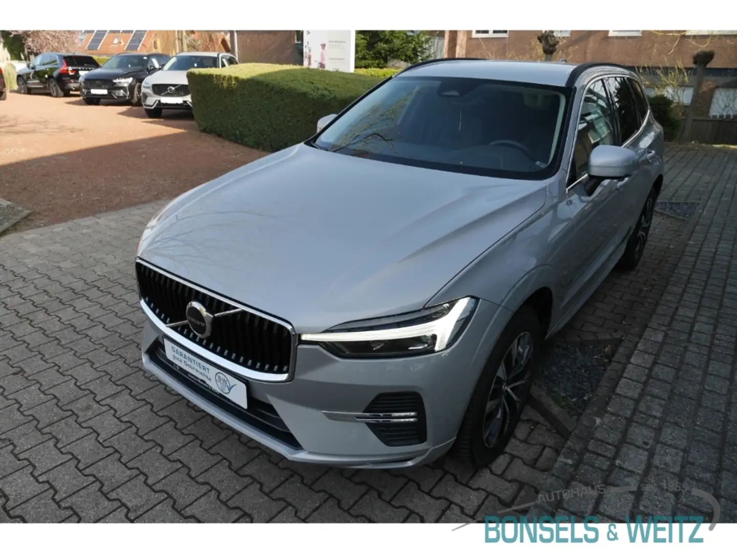 Volvo XC60 2WD EU6d B4 DIESEL Core PRO AUTOMATIK Navi Digital Silber - 2
