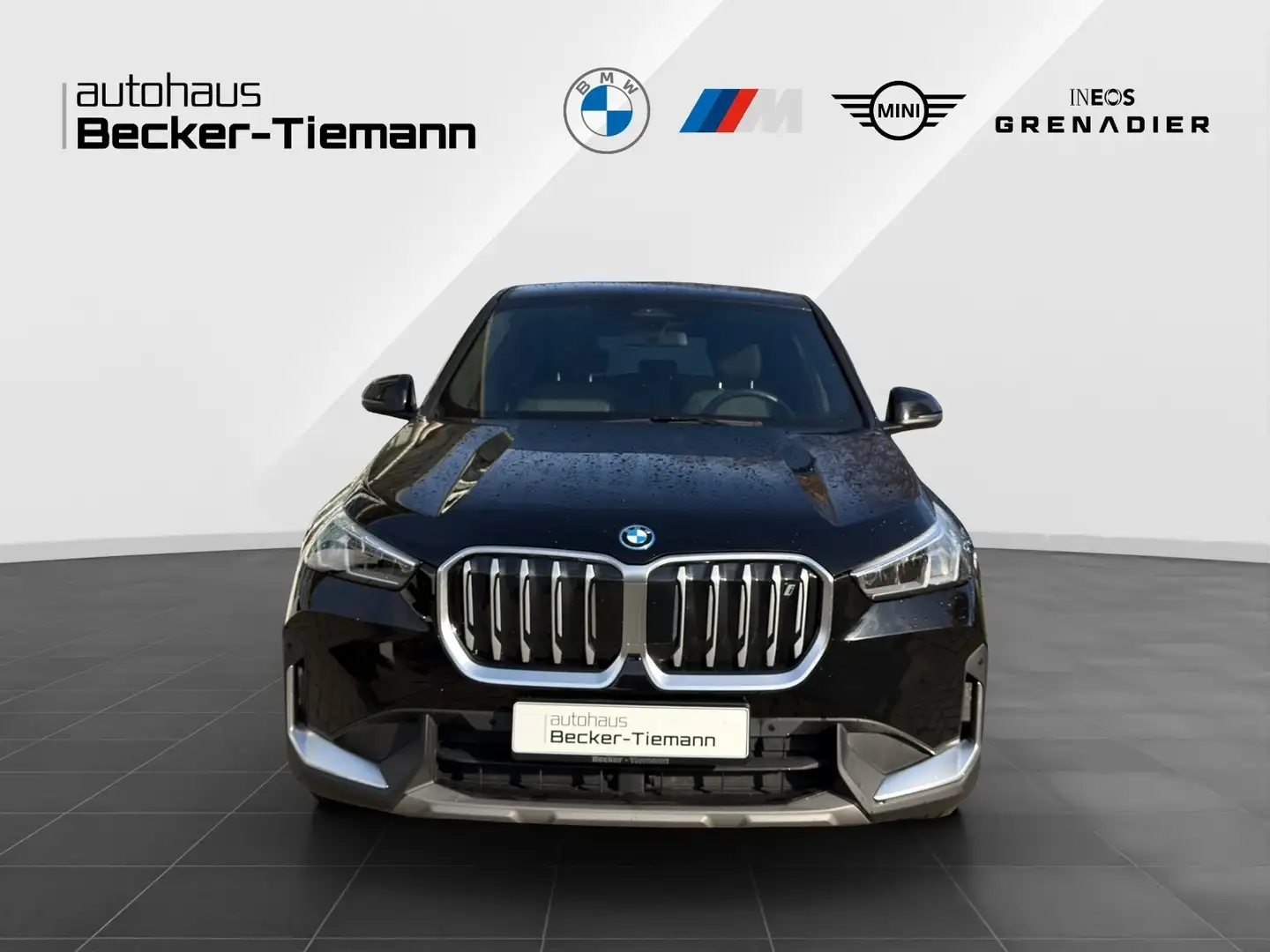 BMW iX 1 xDrive30 18" / AHK / DAB / DrivAss / RFK / Sitzh Schwarz - 2