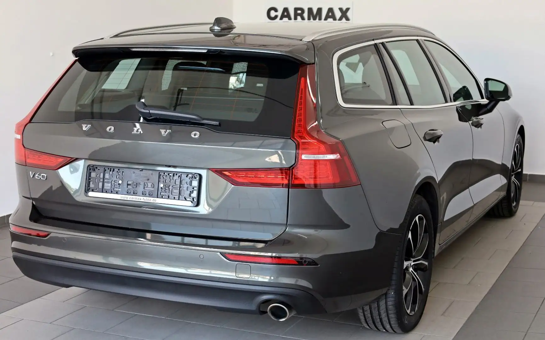 Volvo V60 Momentum Pro,Navi,LED,SH,Kamera,DAB, Grau - 2
