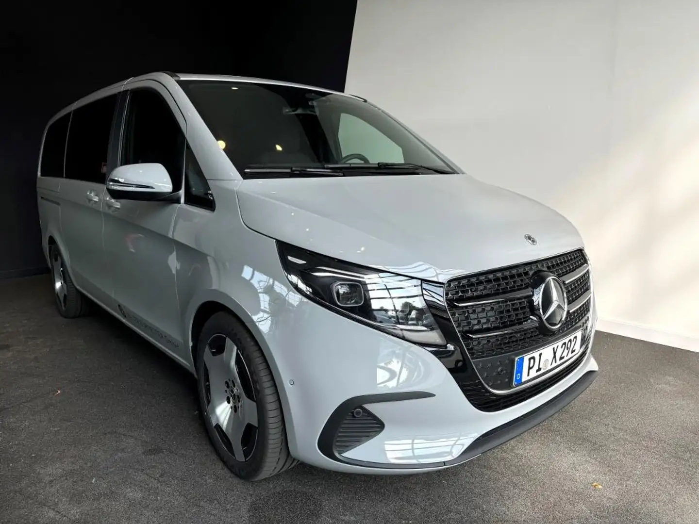 Mercedes-Benz V 250 d Style +MBUX+KAMERA+NAVI+AHK+DAB+Distr Grau - 1