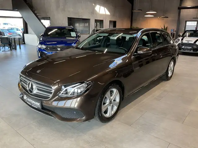 Mercedes-Benz E 200 d T Avantgarde LED Navi Kamera Teilleder