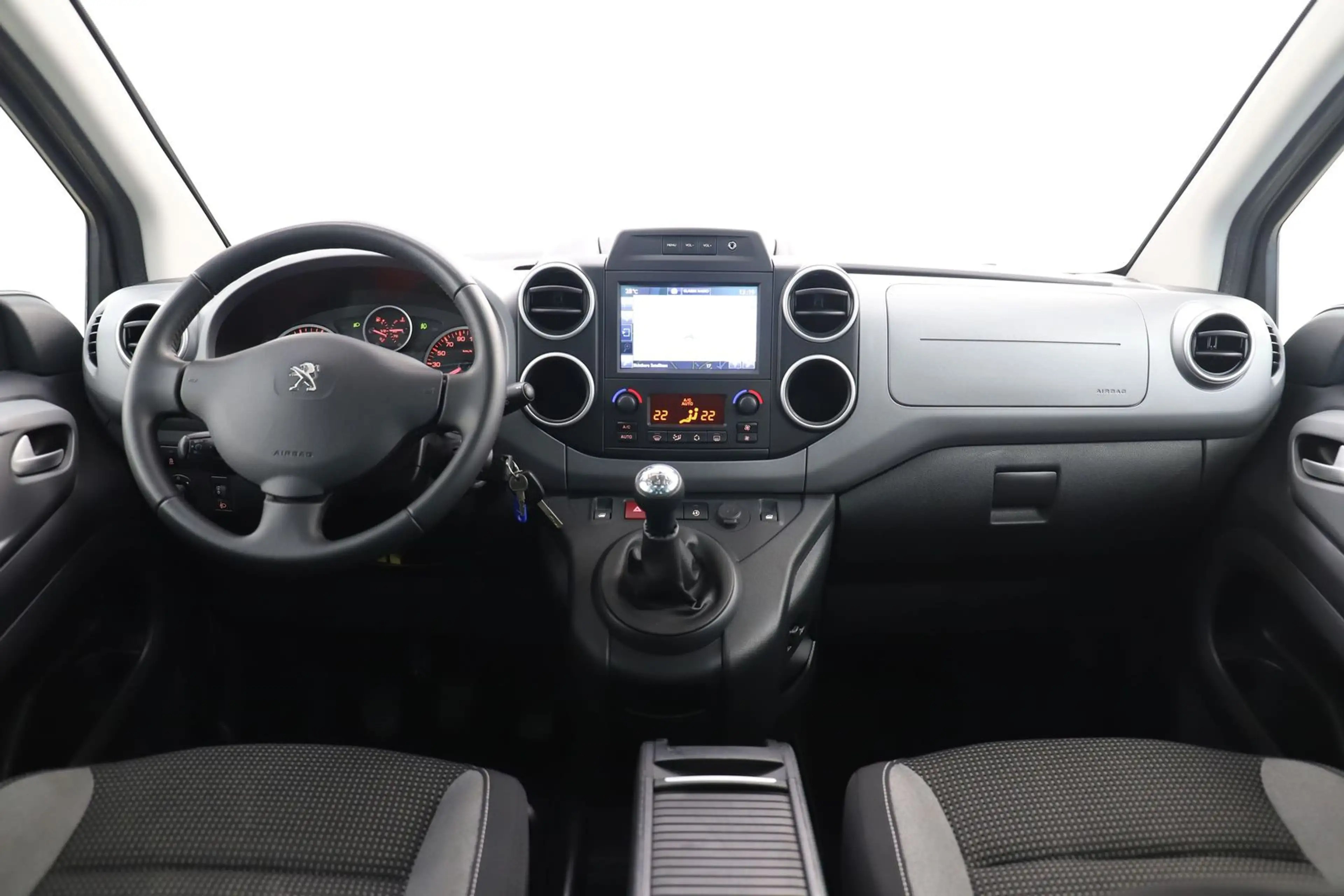 Peugeot Partner Tepee 1.2 PT 110PS Pano NAVI 1Hand — photo 14
