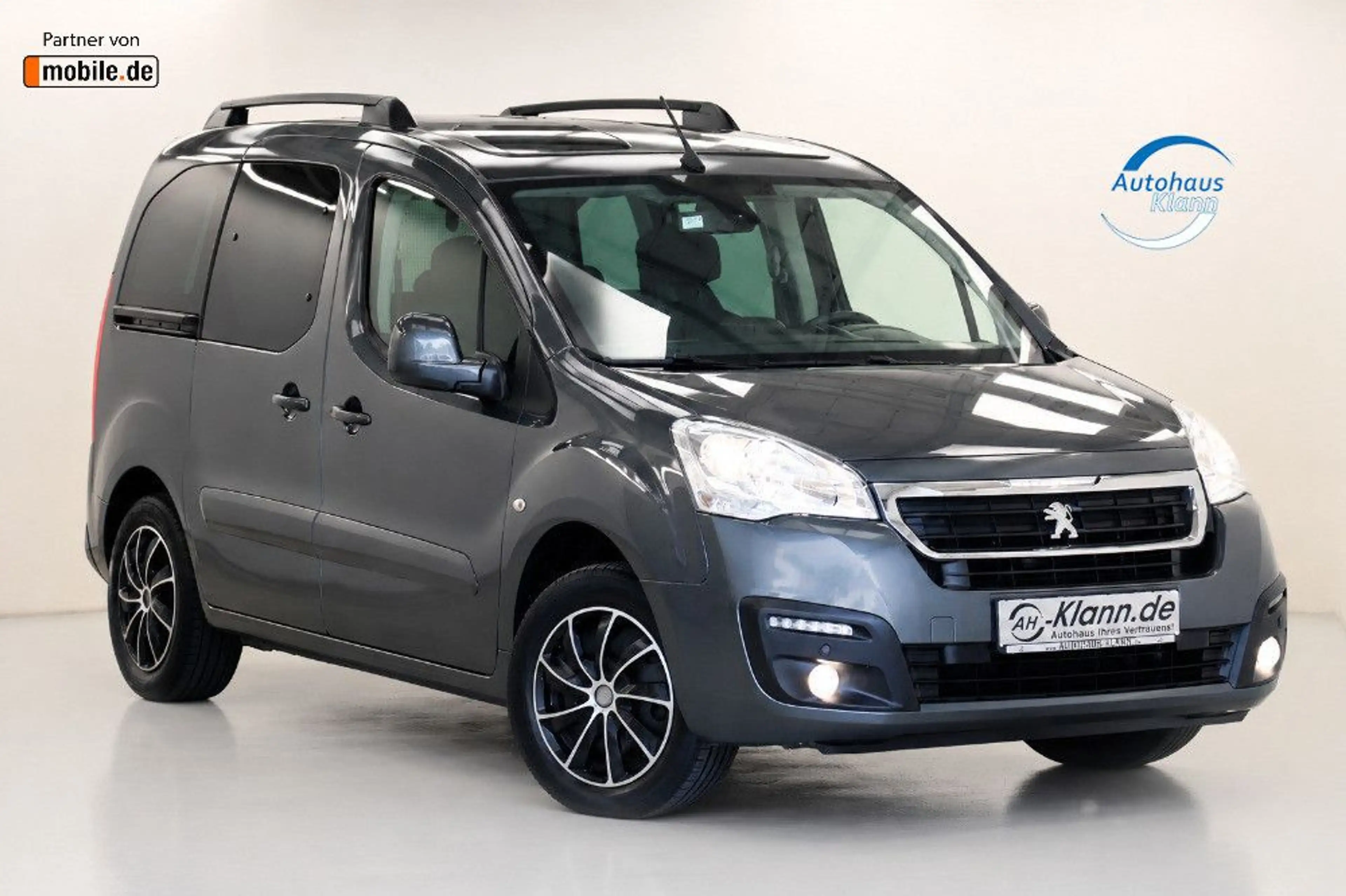 Peugeot Partner Tepee 1.2 PT 110PS Pano NAVI 1Hand