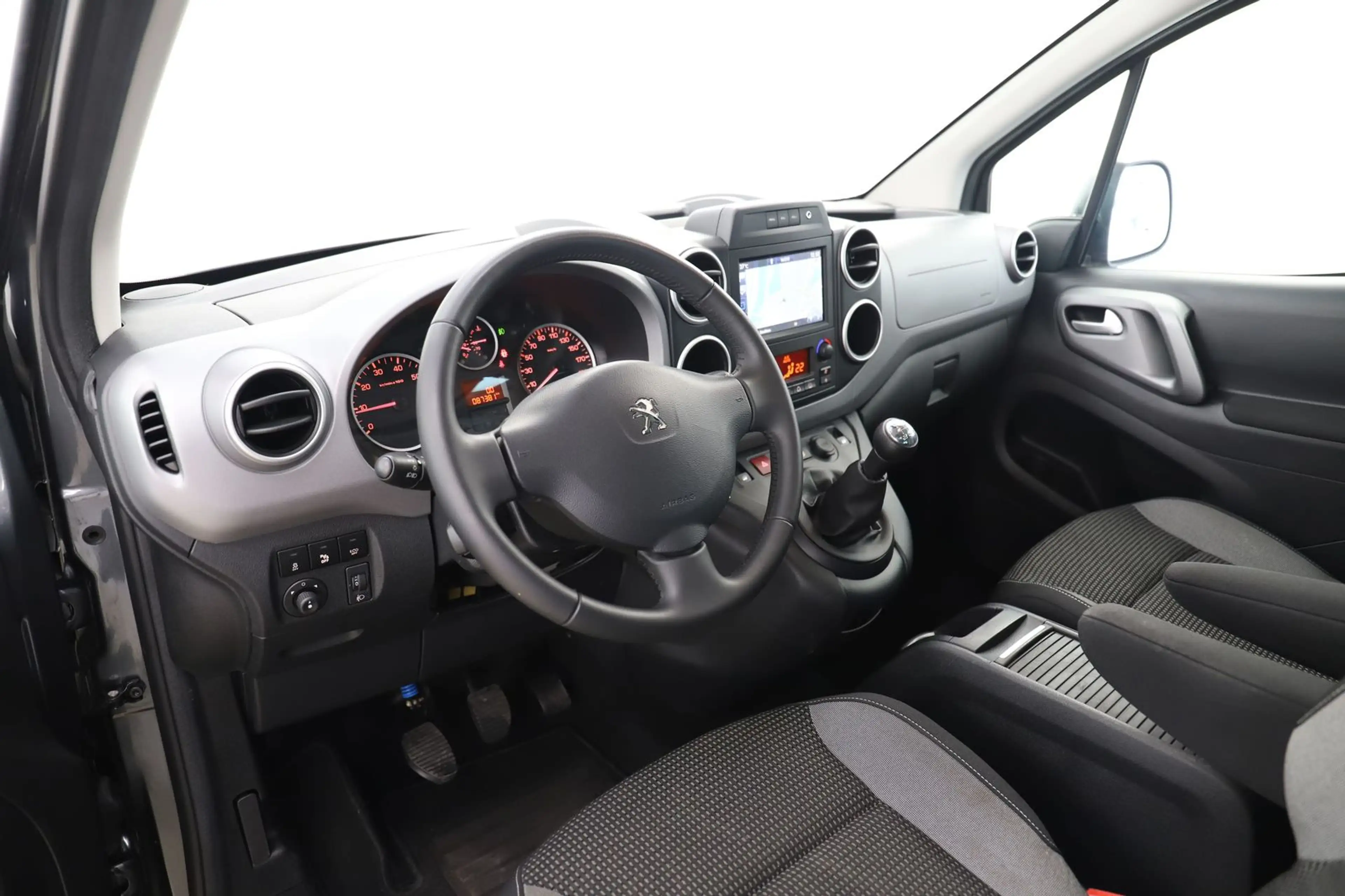 Peugeot Partner Tepee 1.2 PT 110PS Pano NAVI 1Hand — photo 13