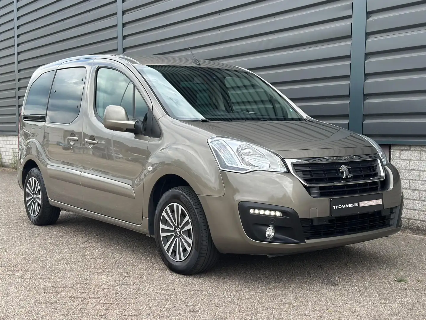Peugeot Partner Tepee 1.6 VTi Access Navi Led Cruise Camera!! Grijs - 2