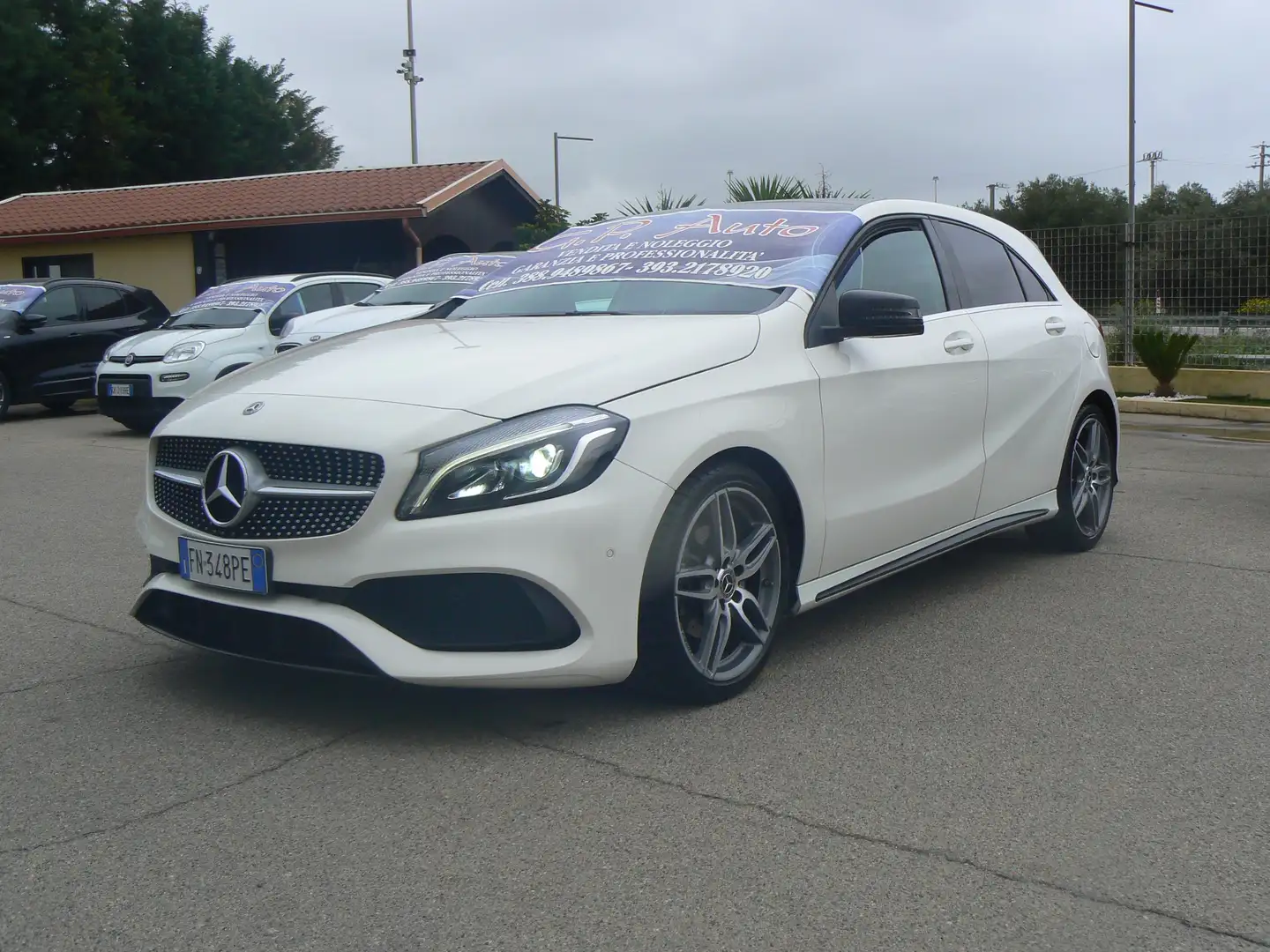 Mercedes-Benz A 180 A 180 d Premium AMG Weiß - 1