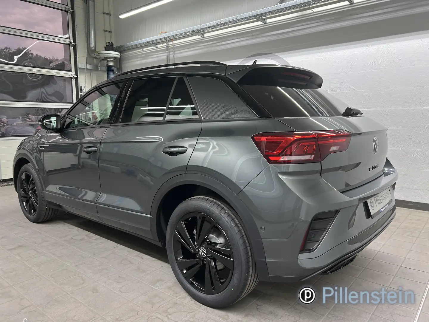 Volkswagen T-Roc TSI DSG R-LINE/BLACK NAVI+ACC+KAM+EASY+SP-SITZ Grau - 2
