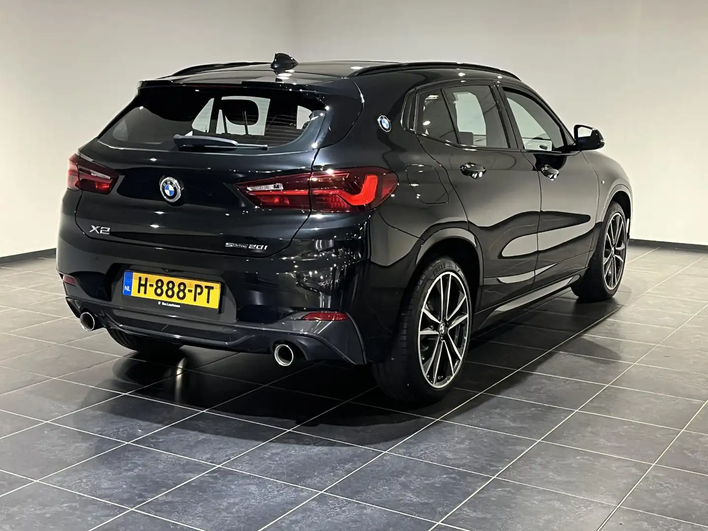 BMW X2 sDrive20i High Executive Edition M-sport | Panoram Zwart - 2