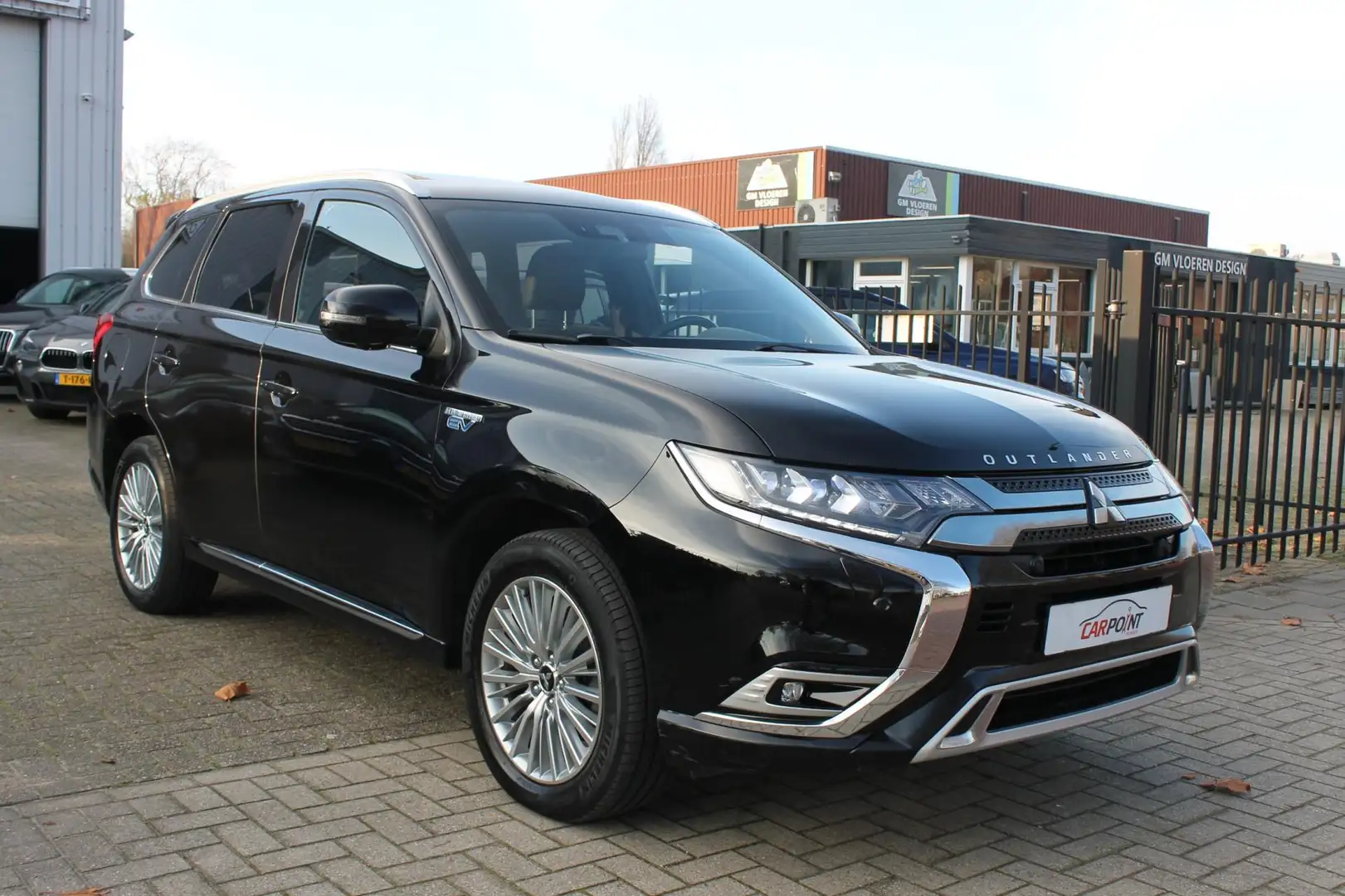 Mitsubishi Outlander 2.4 PHEV S-Edition Schuifdak 360 Leer LED Navi VOL Zwart - 2
