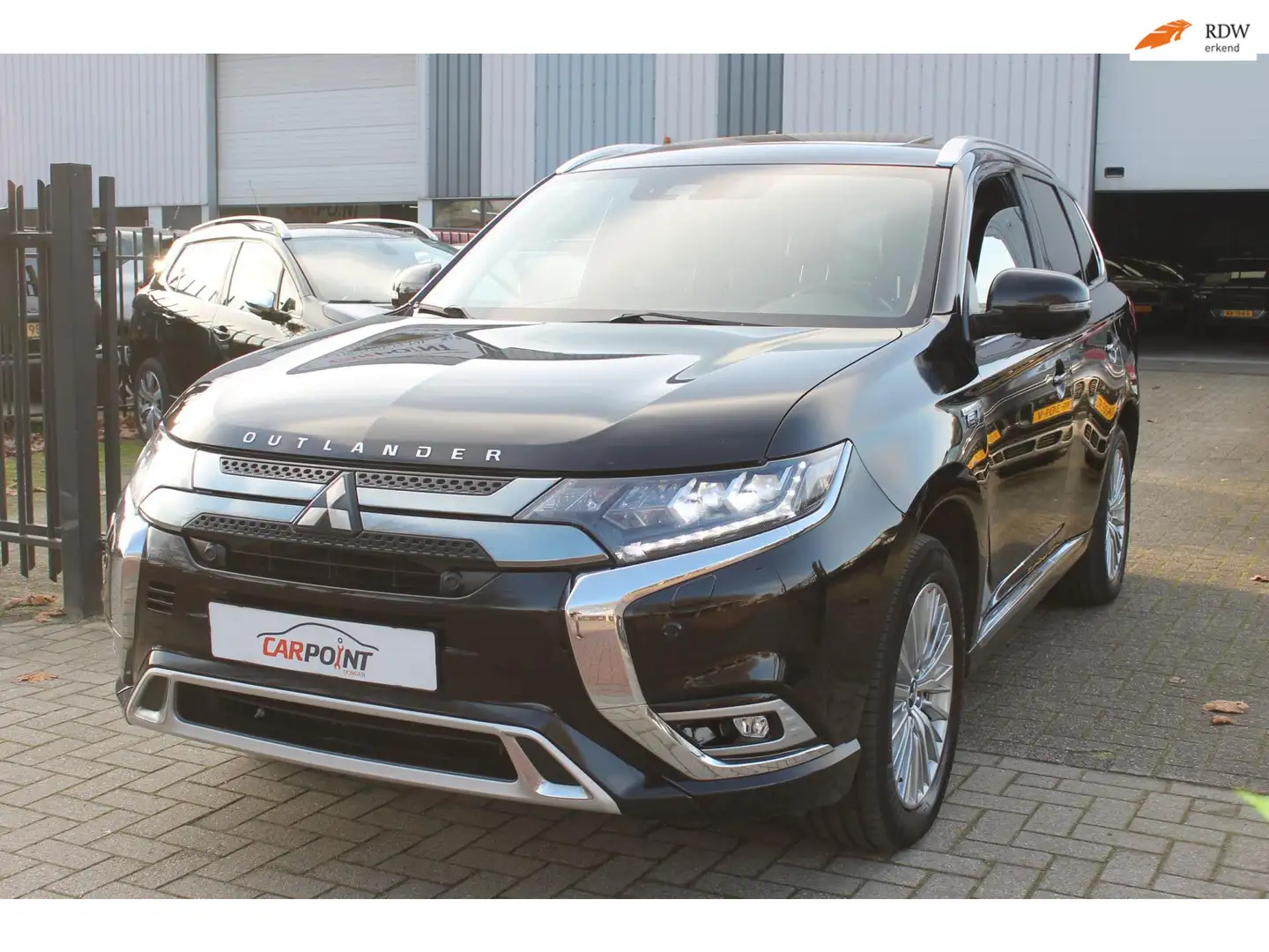 Mitsubishi Outlander 2.4 PHEV S-Edition Schuifdak 360 Leer LED Navi VOL Zwart - 1