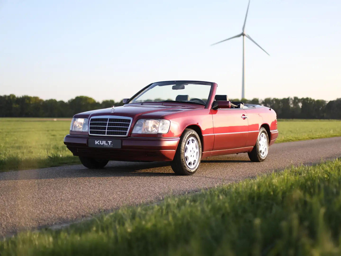 Mercedes-Benz E 220 A124 | 31.000 km | First Paint | 1.Hand Rouge - 1