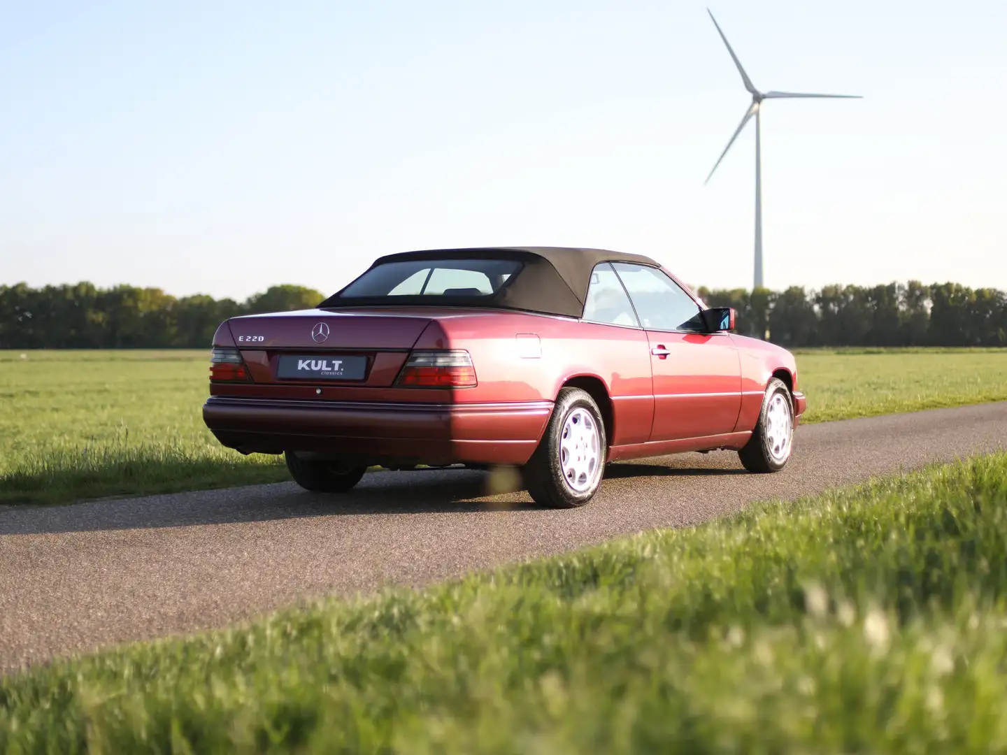 Mercedes-Benz E 220 A124 | 31.000 km | First Paint | 1.Hand Rouge - 2