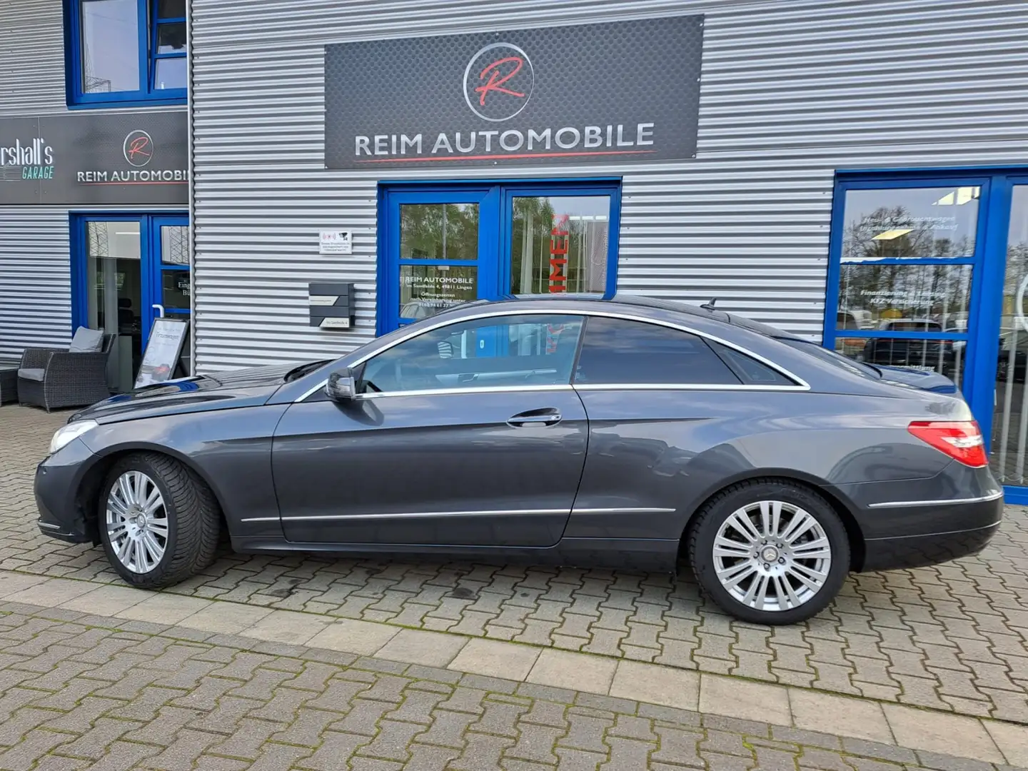 Mercedes-Benz E 550 Coupe 200 CGI AUTOMATIK *NAVI*SHZ*XEON*ALU* Grau - 2