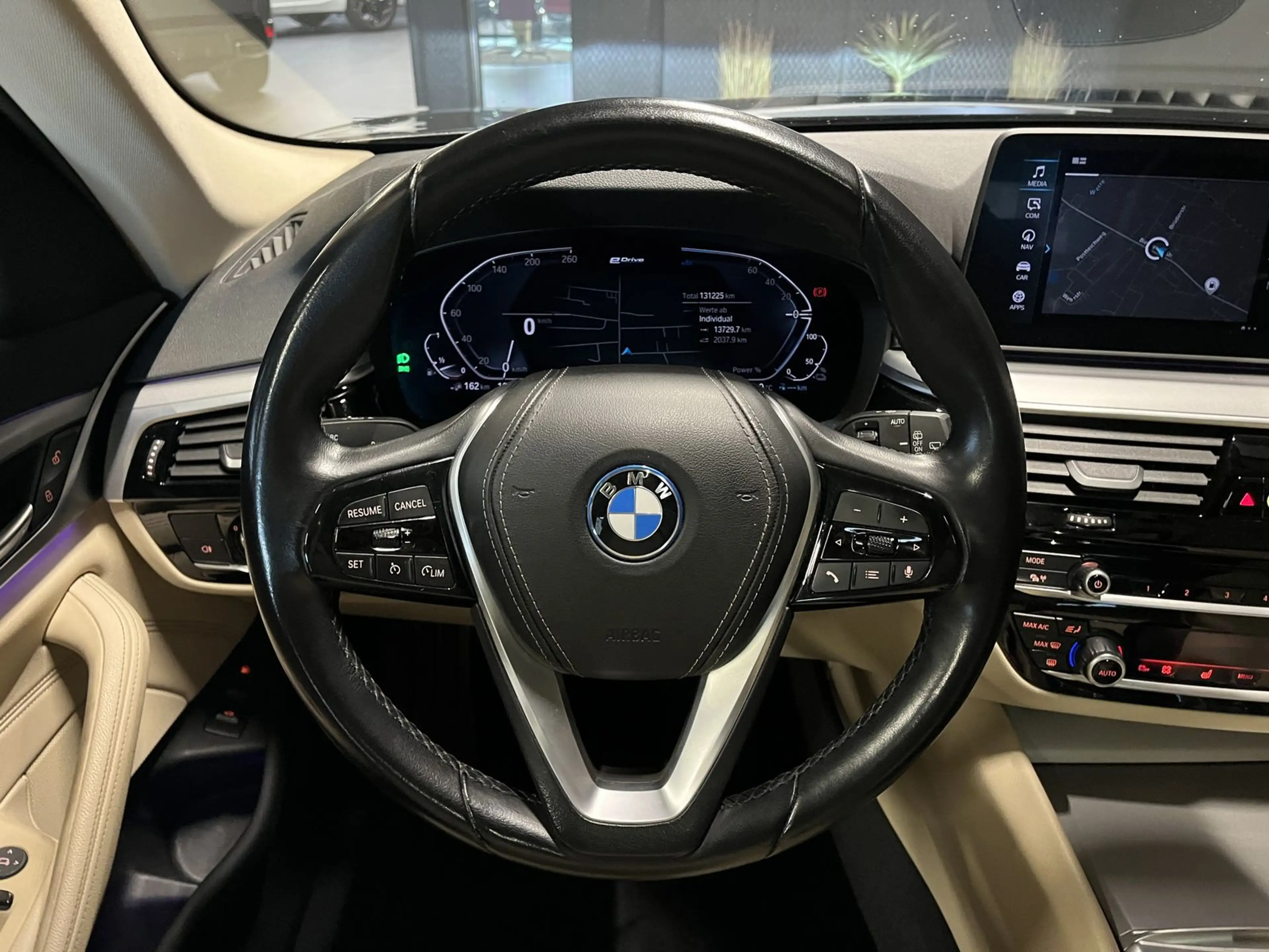 BMW 530 e TOURING/AHK/PANO/19Z/KAMERA/LIVE COCKPIT — photo 13