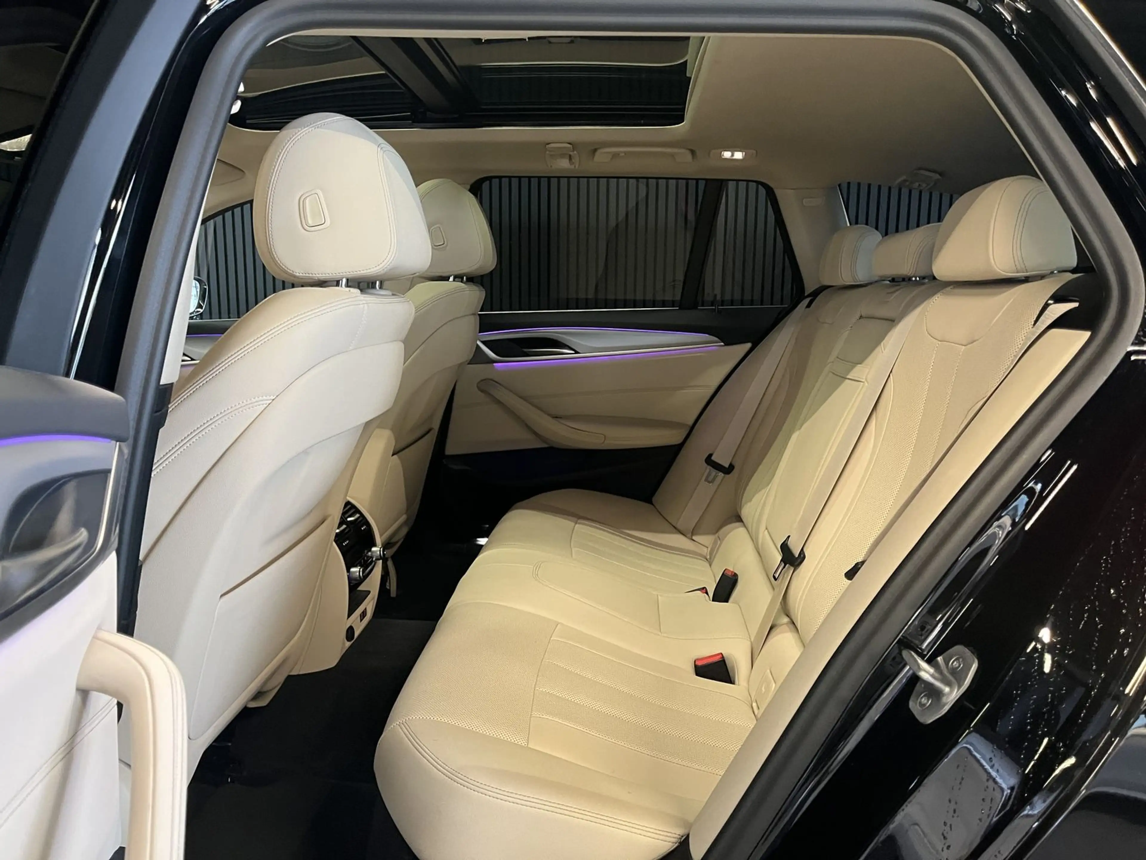 BMW 530 e TOURING/AHK/PANO/19Z/KAMERA/LIVE COCKPIT — photo 10