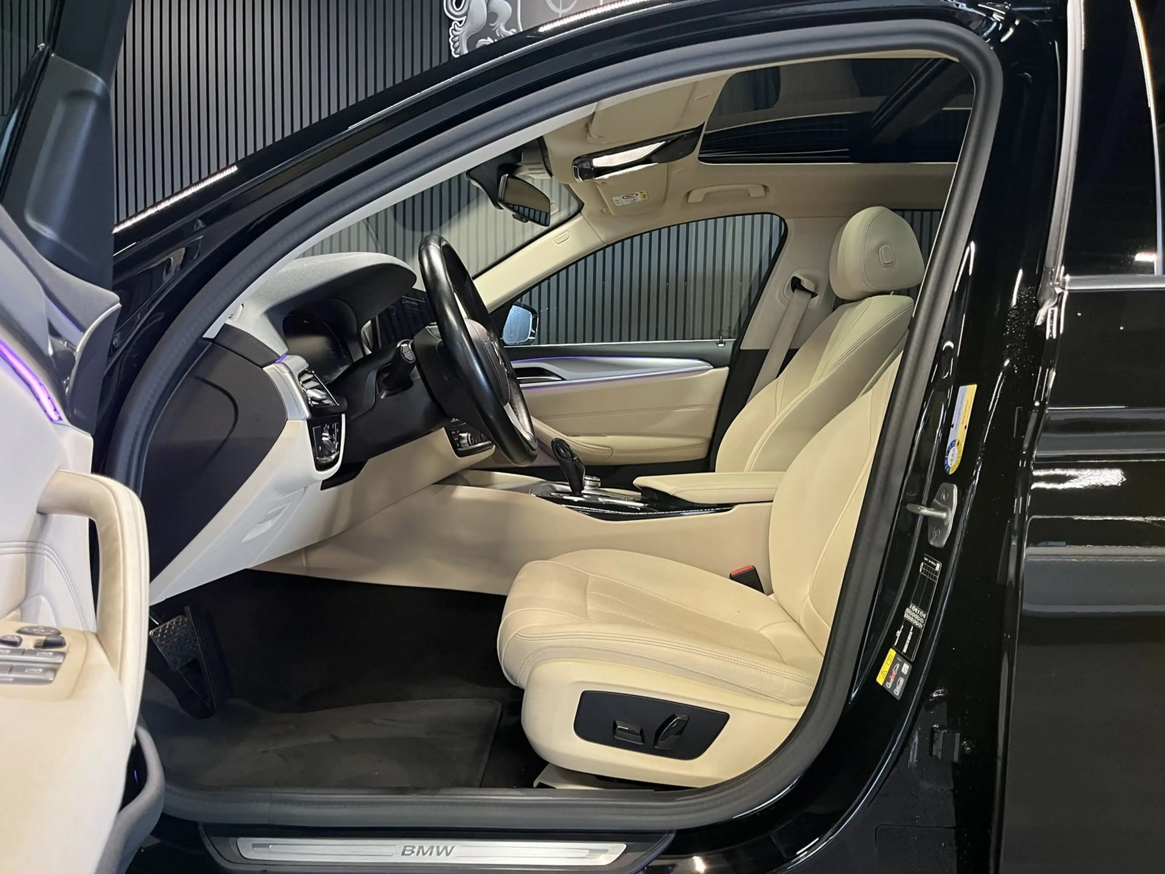 BMW 530 e TOURING/AHK/PANO/19Z/KAMERA/LIVE COCKPIT — photo 8