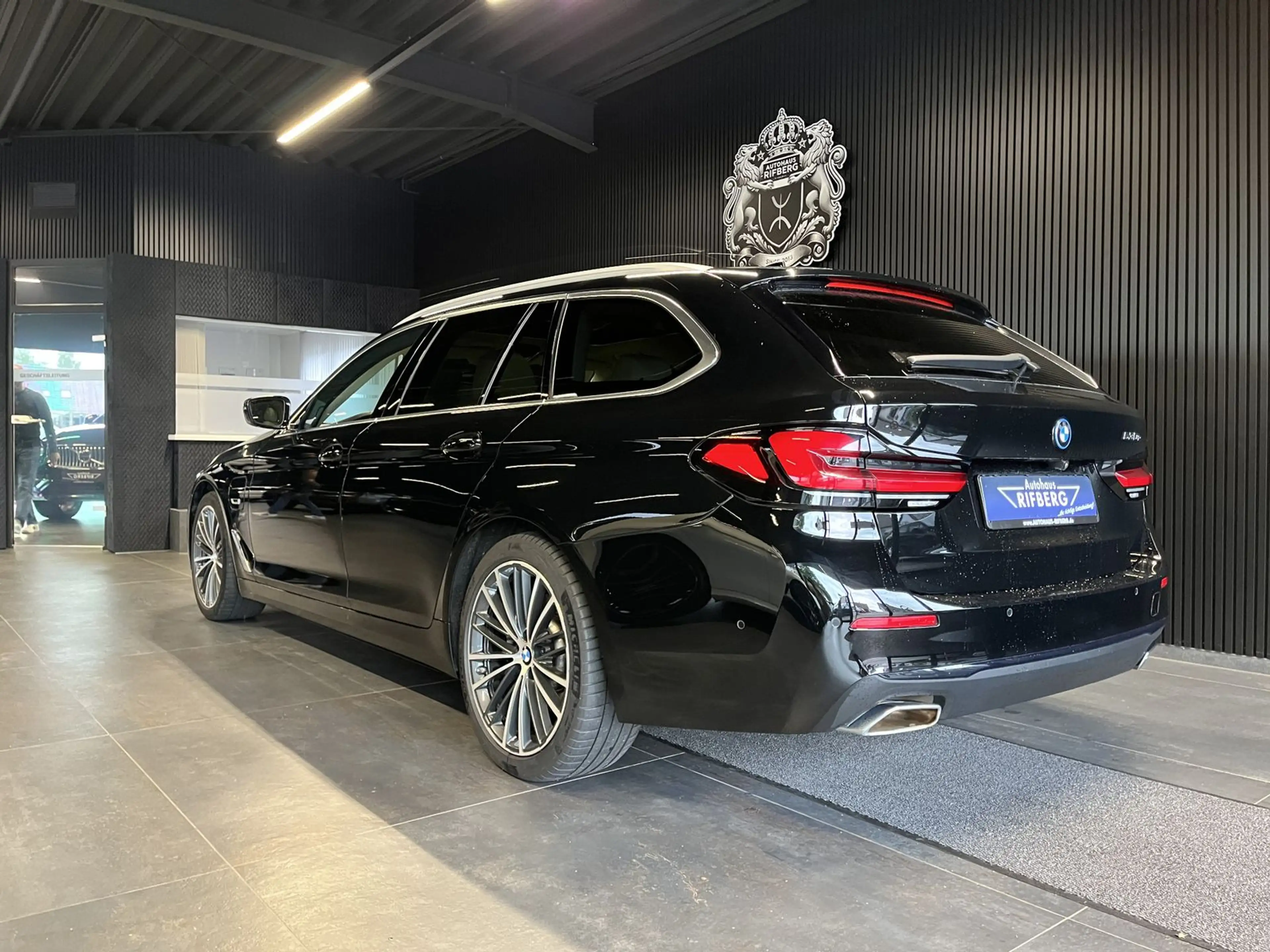BMW 530 e TOURING/AHK/PANO/19Z/KAMERA/LIVE COCKPIT — photo 4