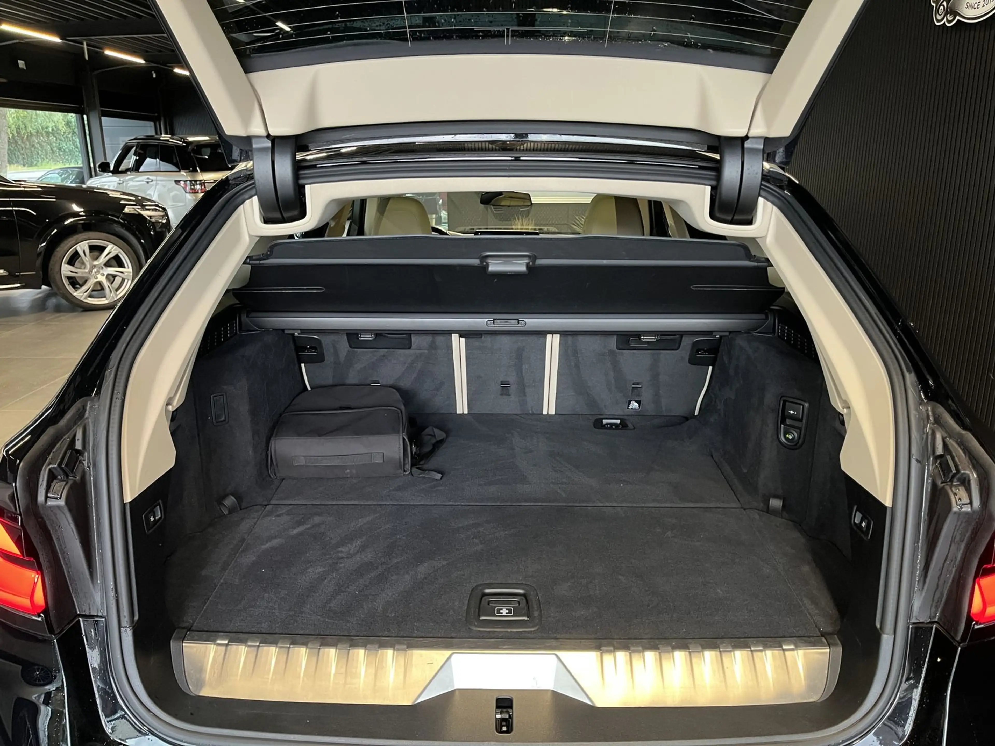 BMW 530 e TOURING/AHK/PANO/19Z/KAMERA/LIVE COCKPIT — photo 11