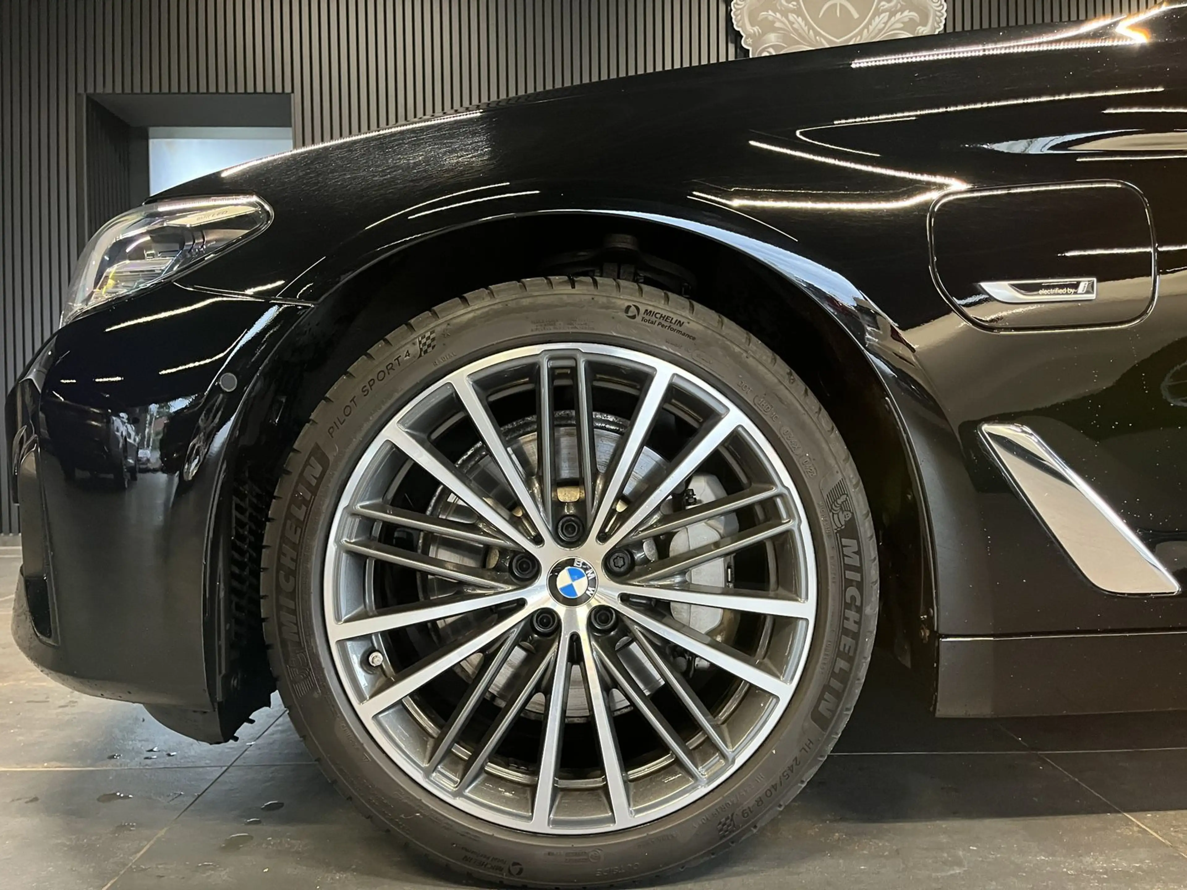 BMW 530 e TOURING/AHK/PANO/19Z/KAMERA/LIVE COCKPIT — photo 7