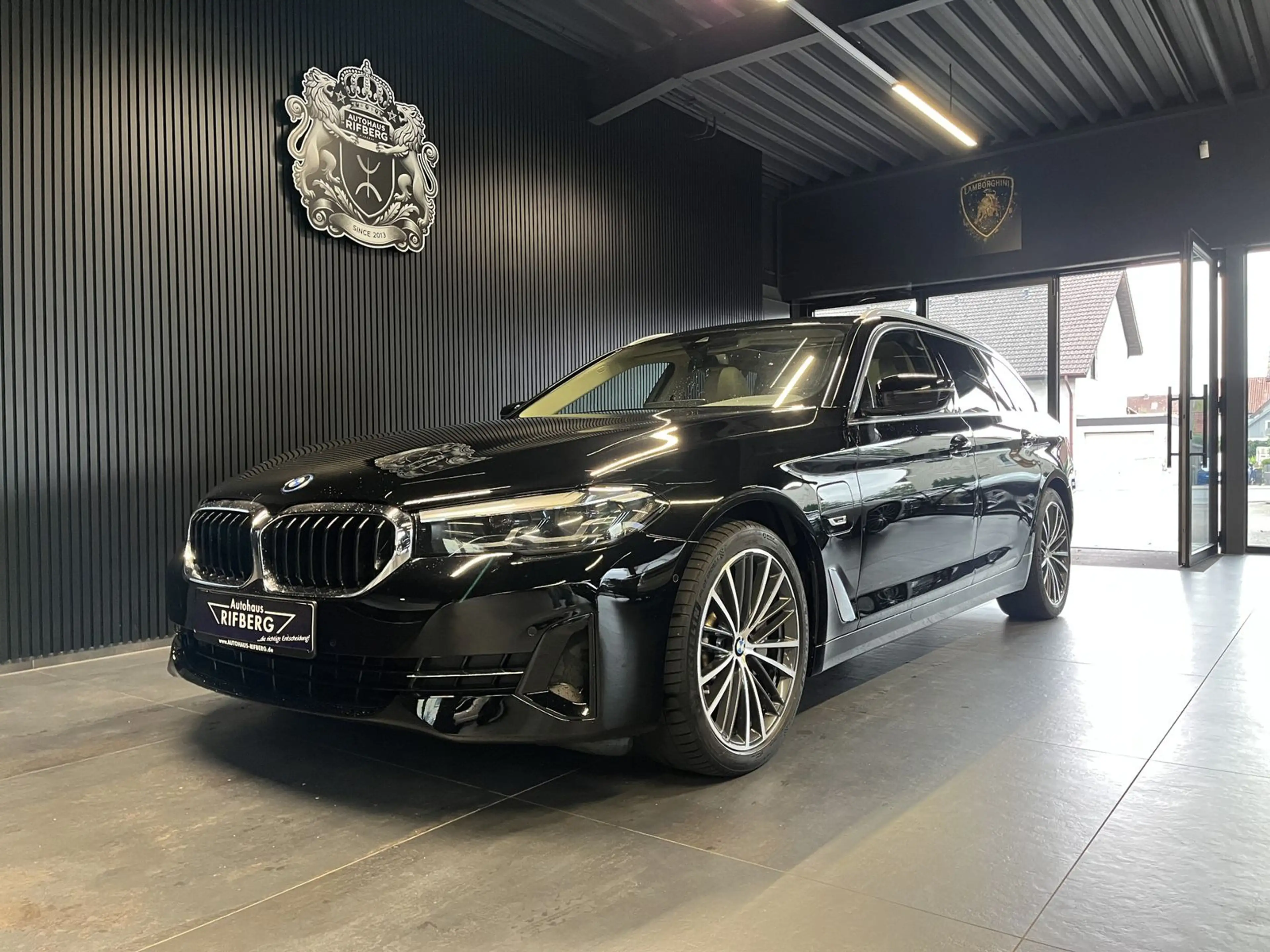 BMW 530 e TOURING/AHK/PANO/19Z/KAMERA/LIVE COCKPIT