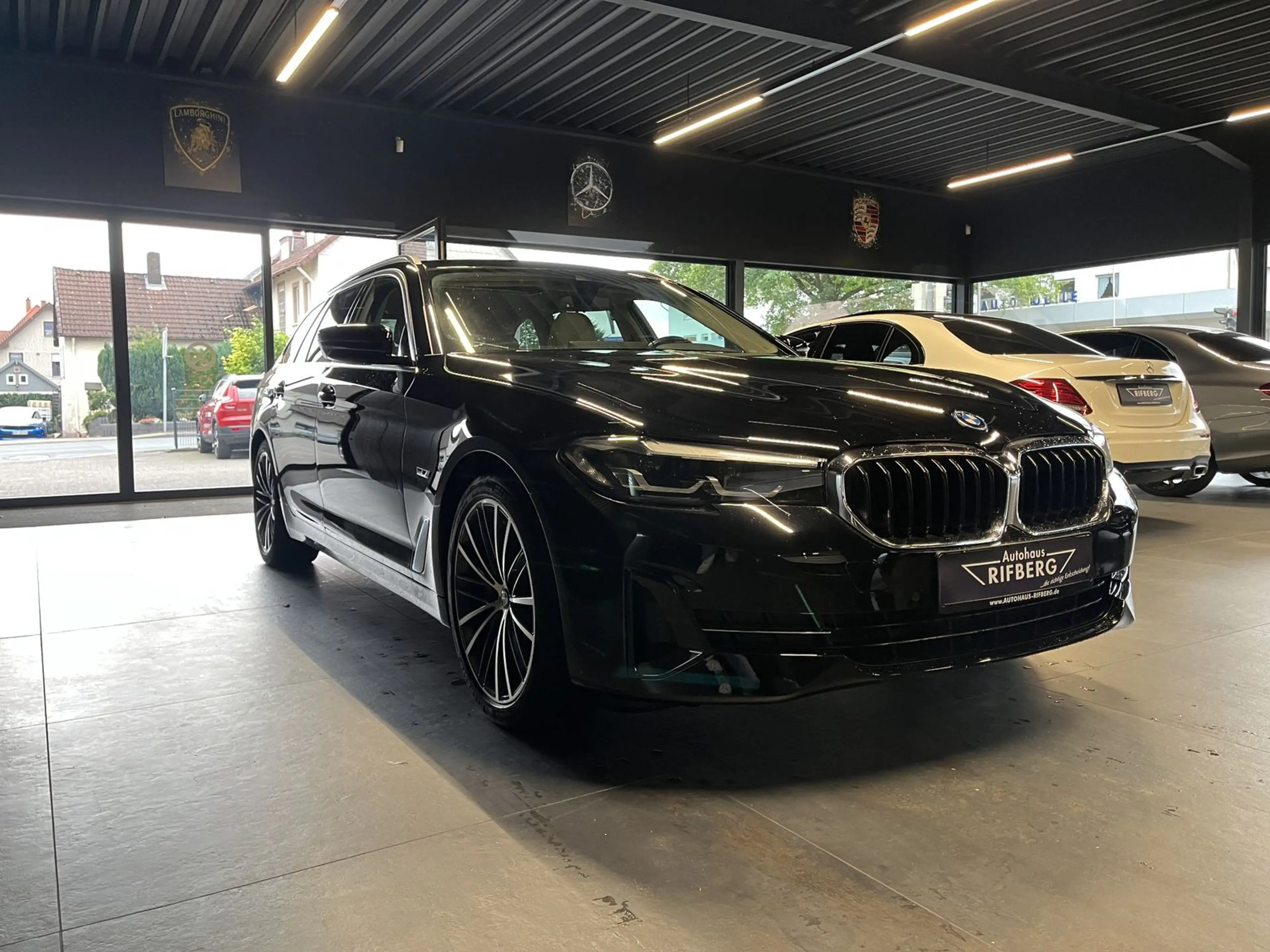 BMW 530 e TOURING/AHK/PANO/19Z/KAMERA/LIVE COCKPIT — photo 3