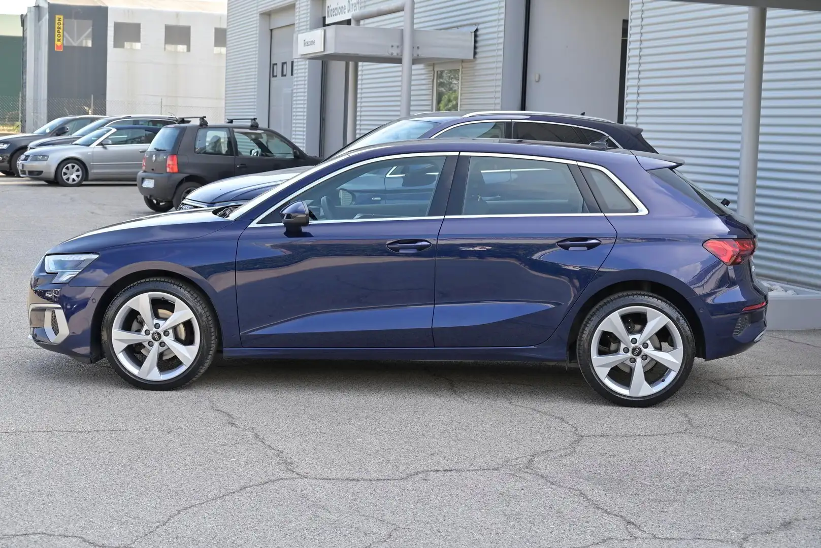 Audi A3 Sportback 2.0 (30) Tdi 116cv S-tr. Business Adv. Blauw - 2