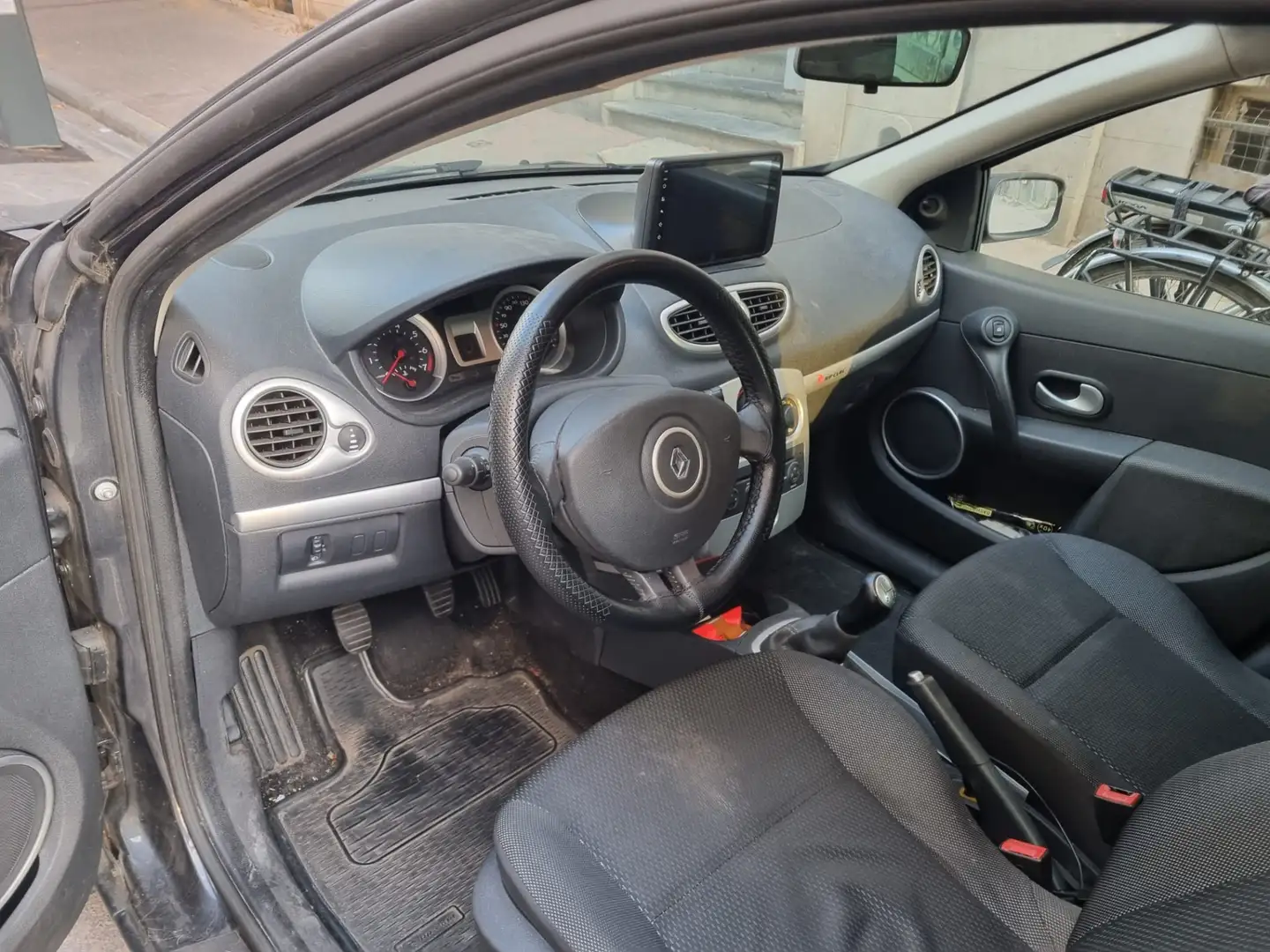 Renault Clio 1.2 16V Dynamique - 1