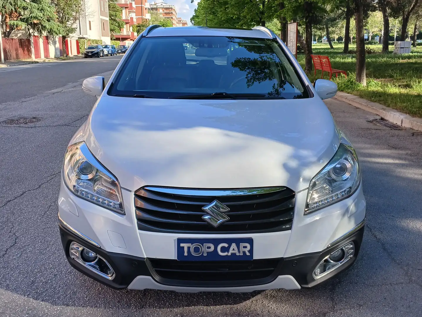 Suzuki S-Cross 4×4 Bílá - 2
