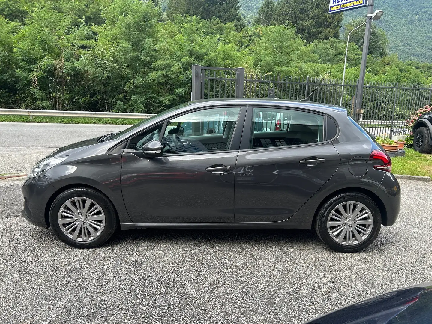 Peugeot 208 208 I 2015 5p 1.5 bluehdi Allure s Grijs - 1