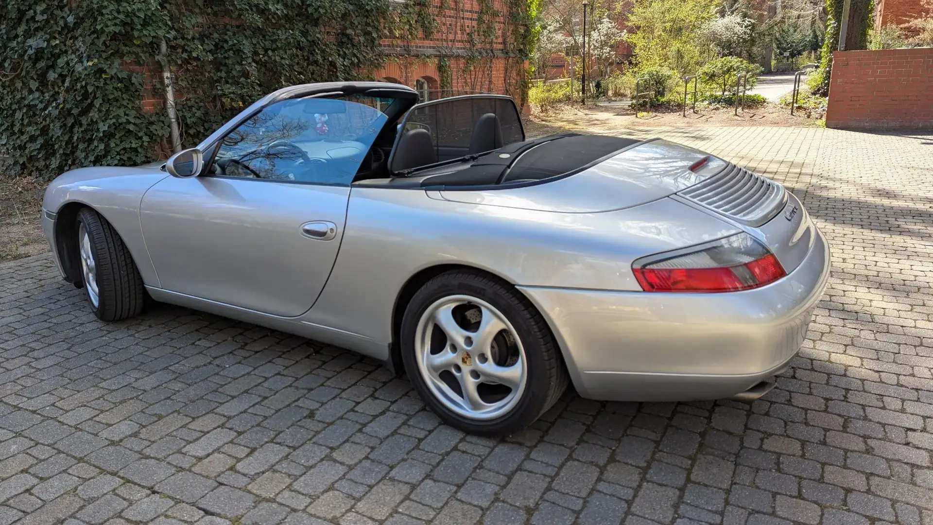 Porsche 996 911 Carrera Cabrio - 1