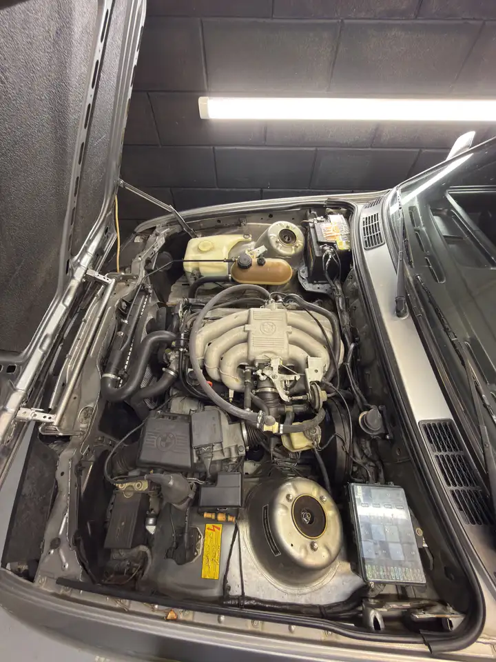 BMW 320i, foto 12