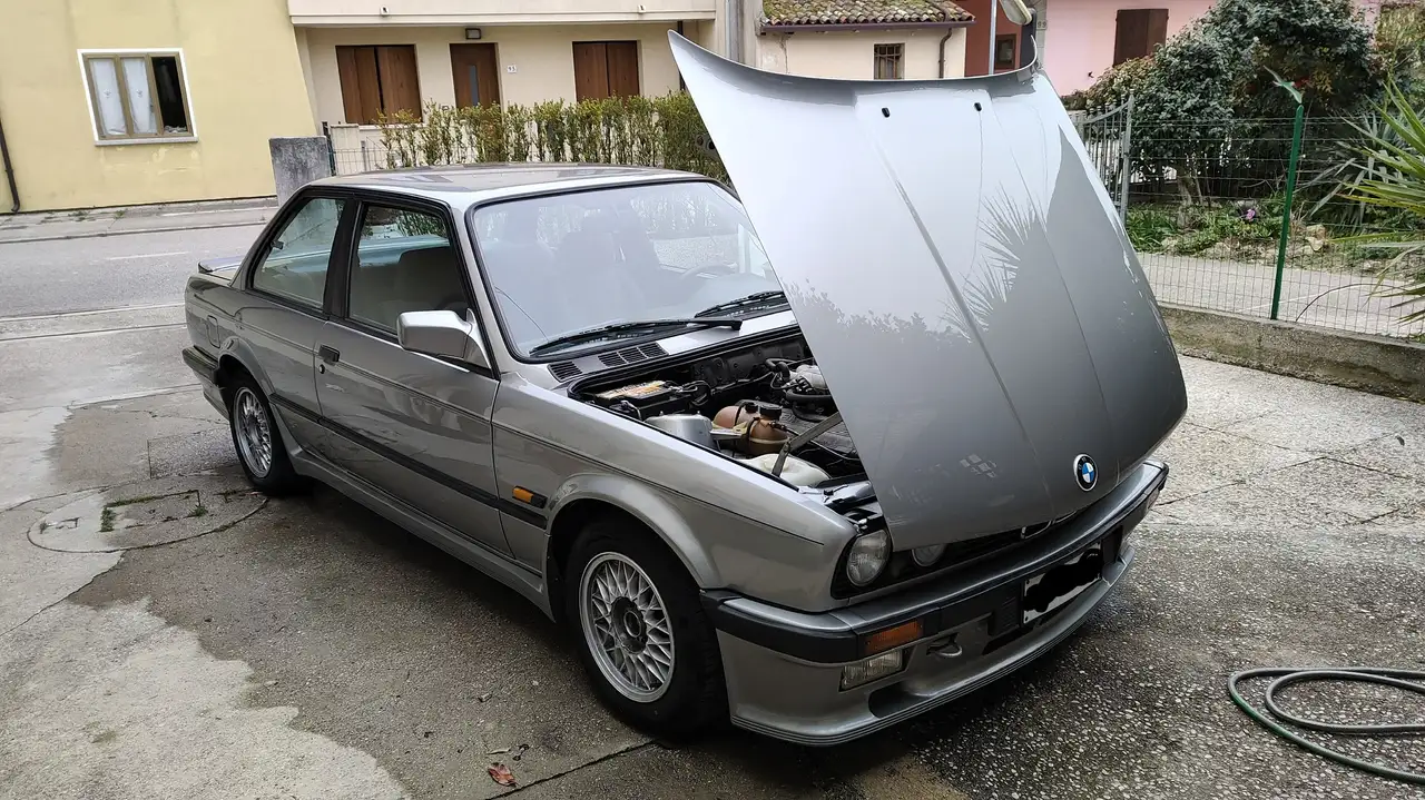 BMW 320i, foto 1