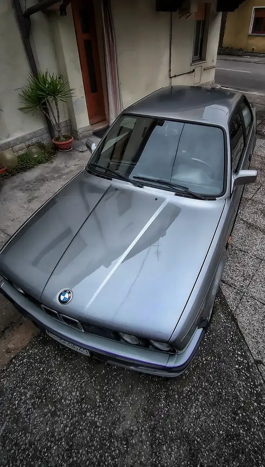 BMW 320i, foto 2