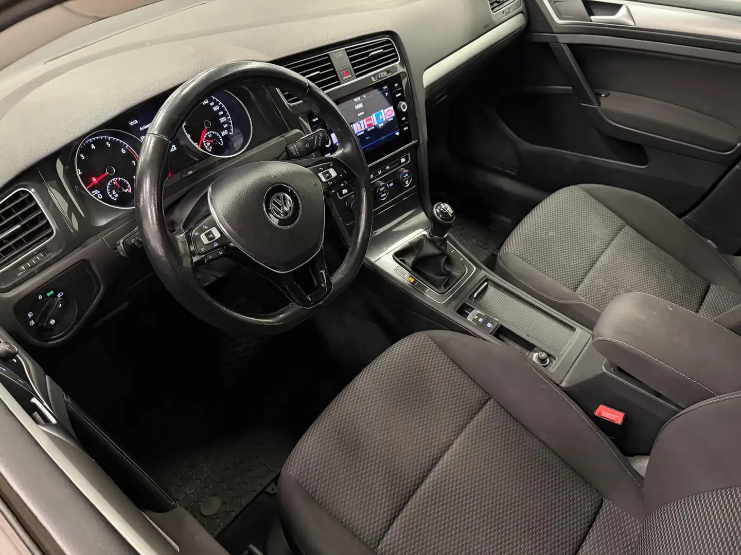 Volkswagen Golf 1.0 TSI Comfortline Clima / CarPlay / Cruise Grijs - 2