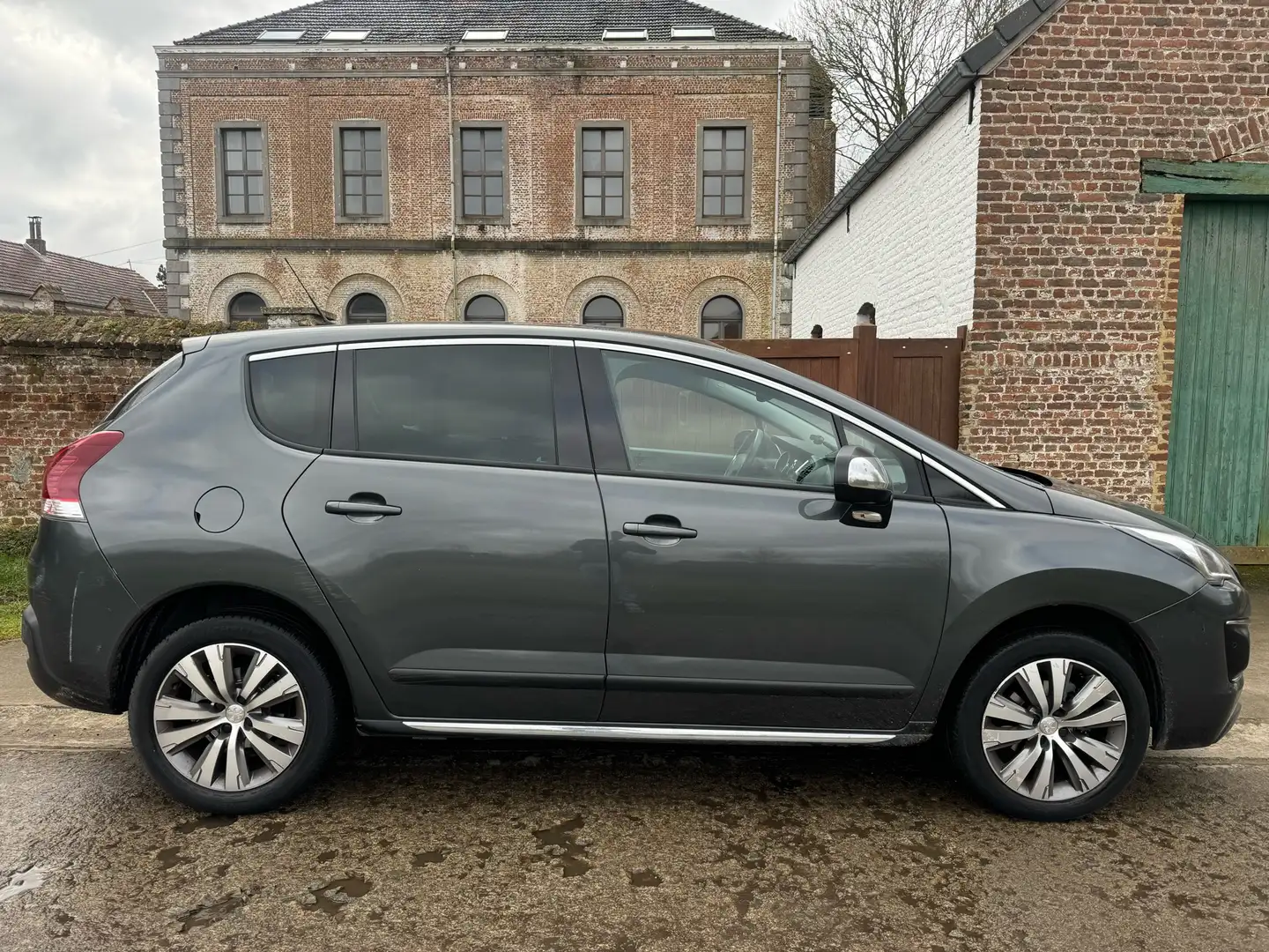 Peugeot 3008 1.2 PureTech Allure Grijs - 2