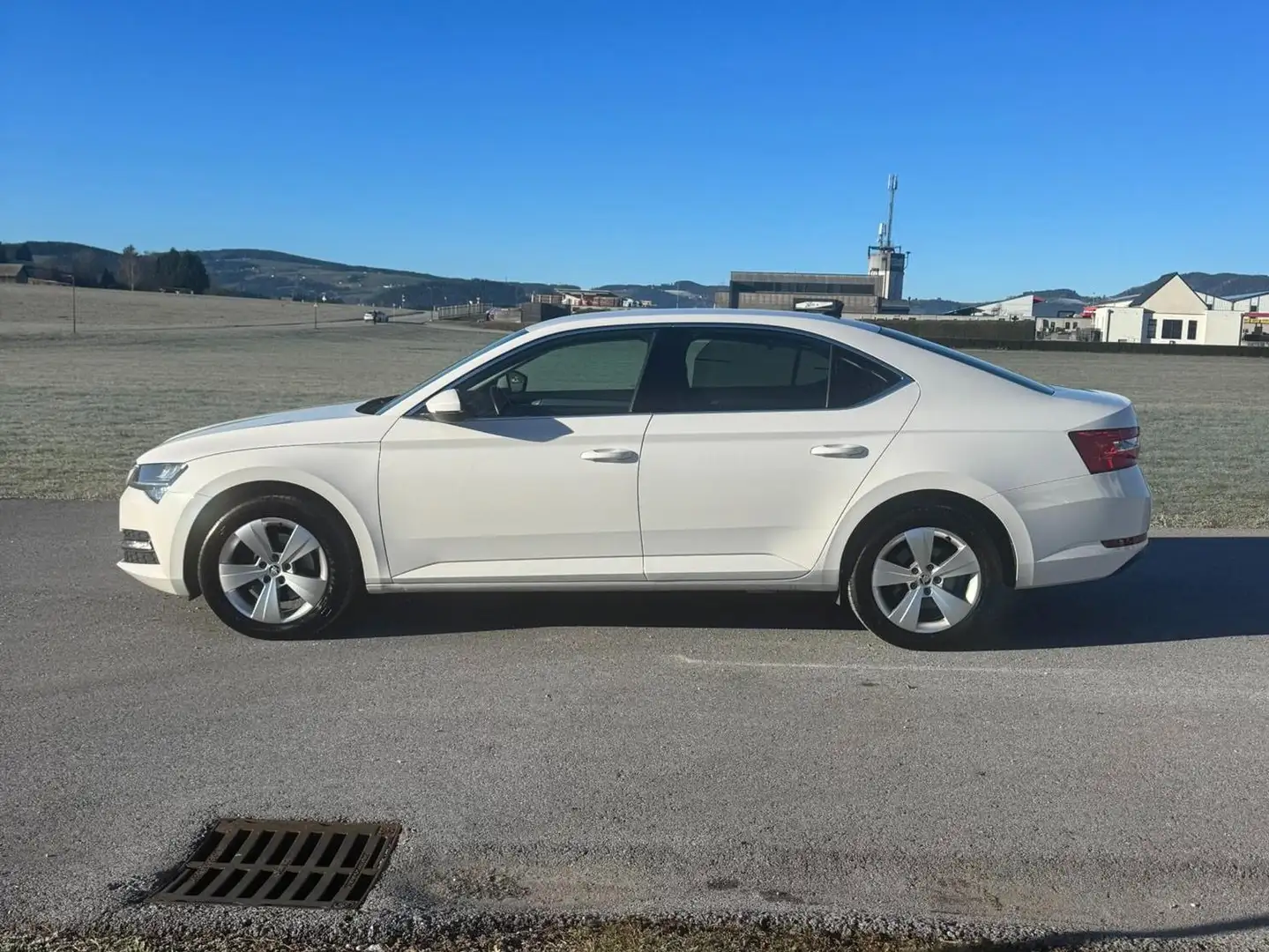 Skoda Superb Ambition 2.0TDI Weiß - 2
