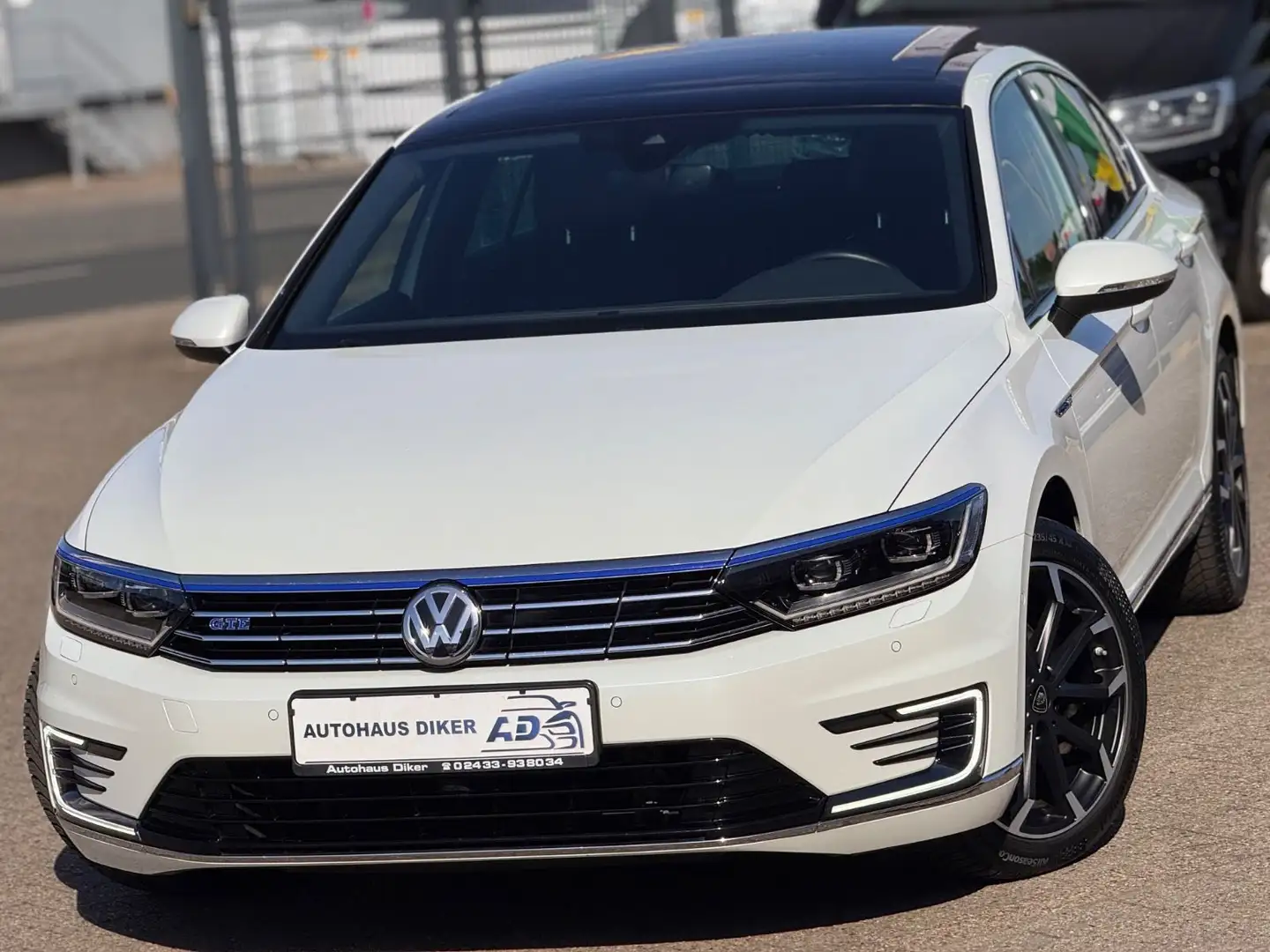 Volkswagen Passat Lim. GTE Weiß - 1