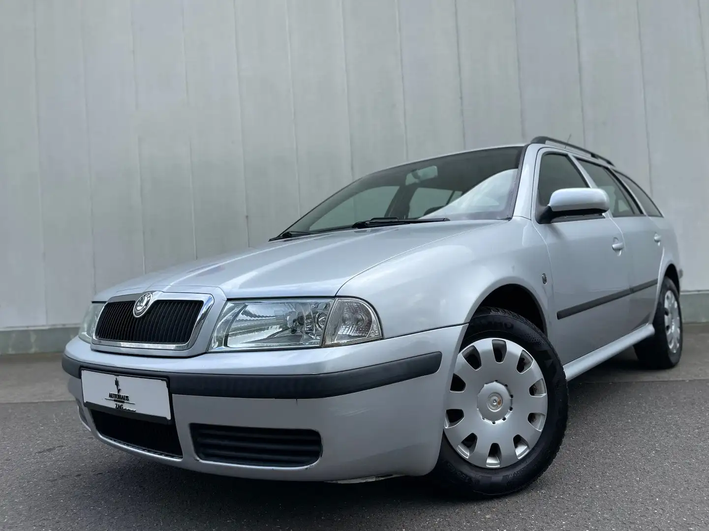 Skoda Octavia Combi Tour 1.6*2.HAND*KLIMA* Silber - 1